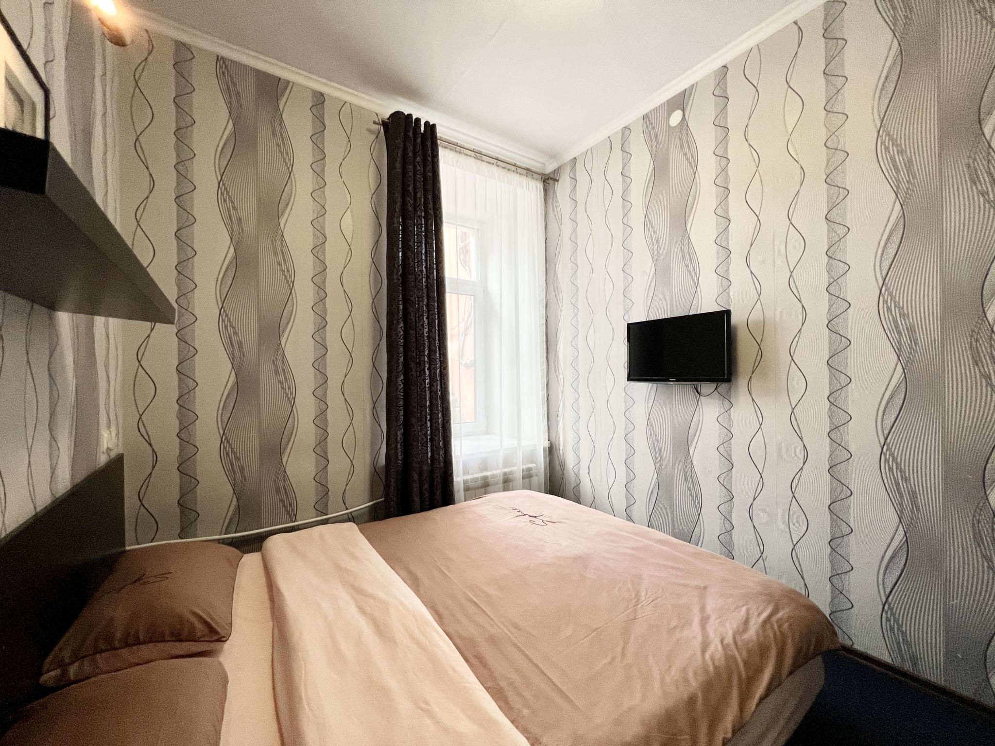 Номер эконом стандарт с 1 двуспальной кроватью