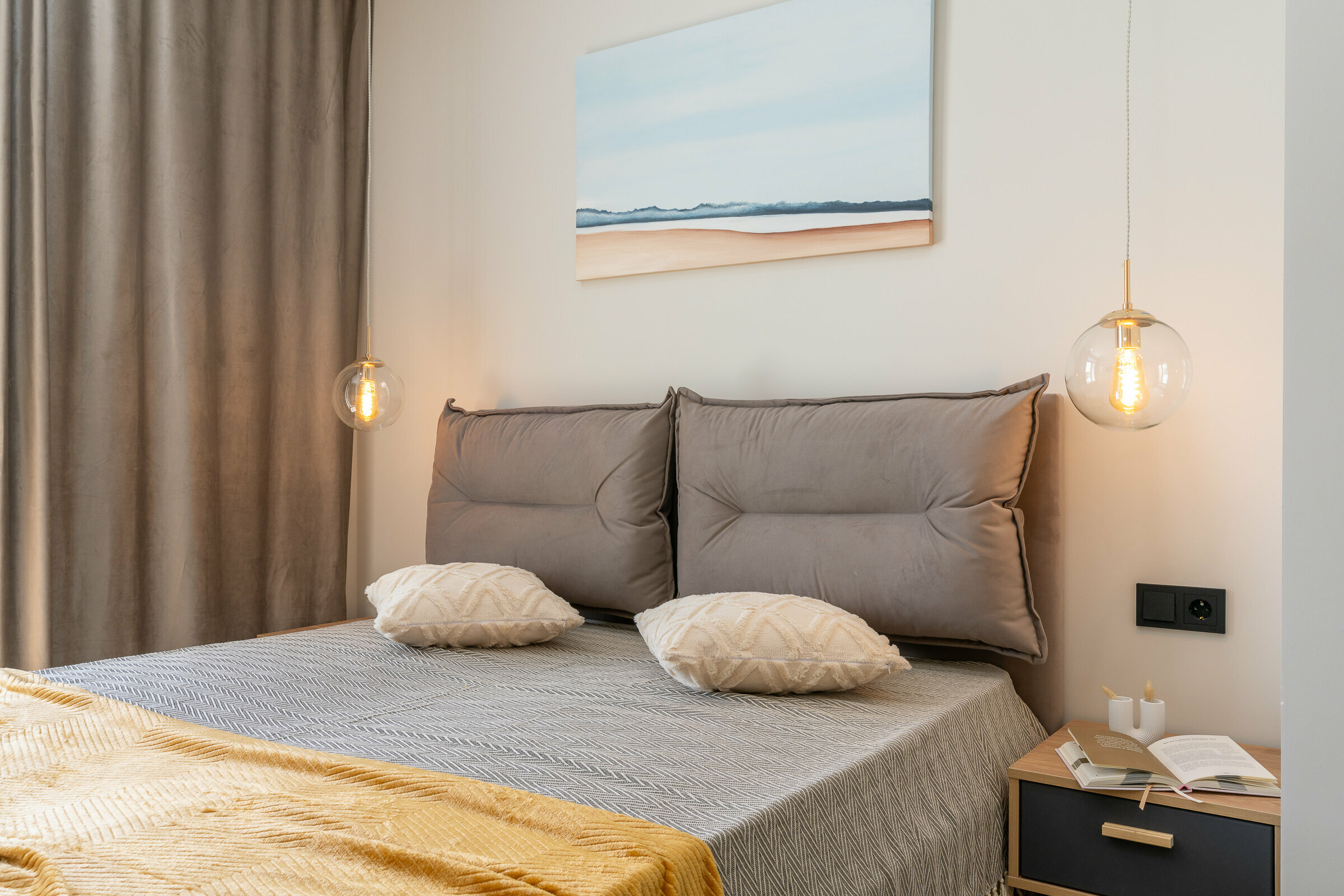 Номер-студия с кроватью размера "king-size" и диван-кроватью