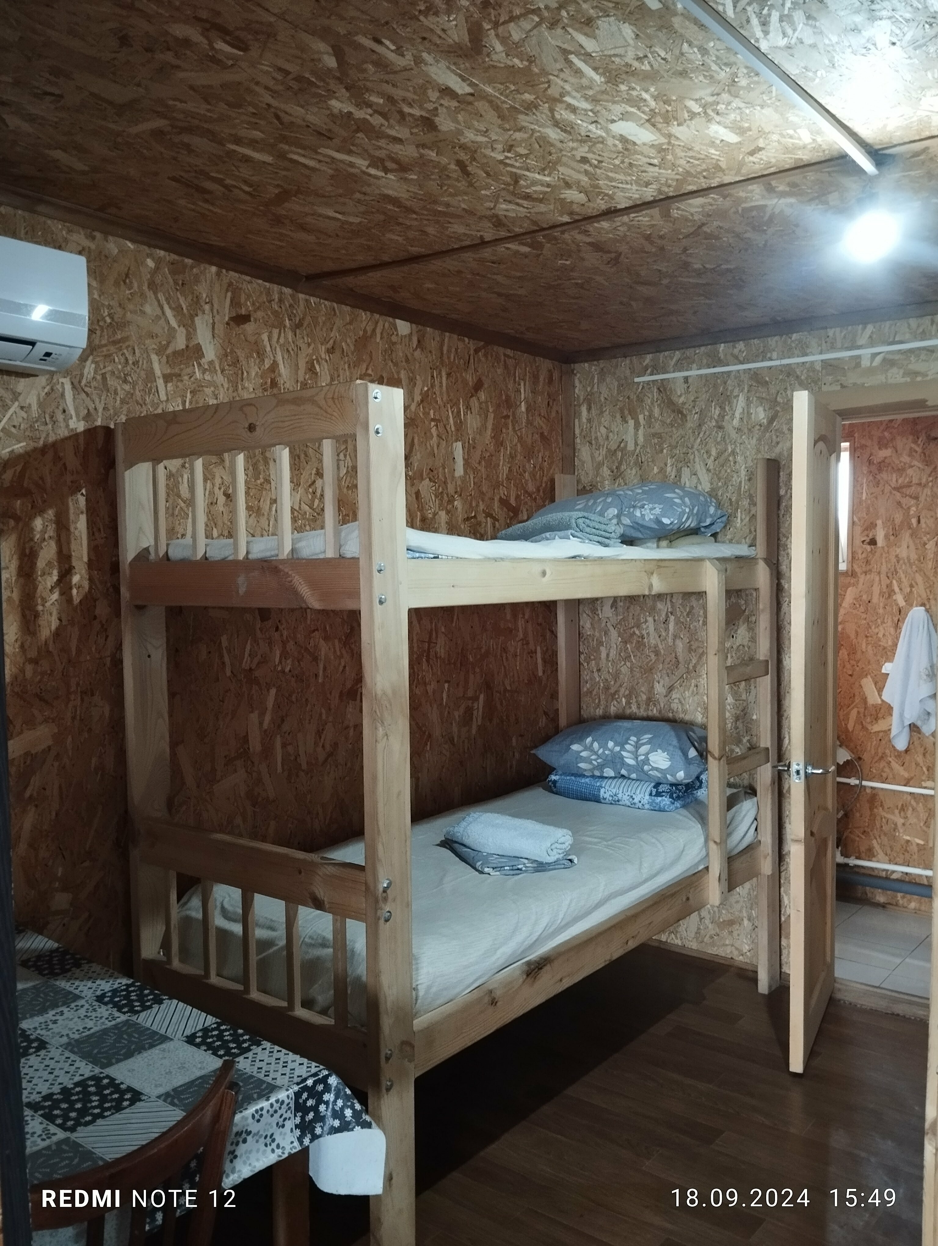 Четырехместный номер с ванной комнатой