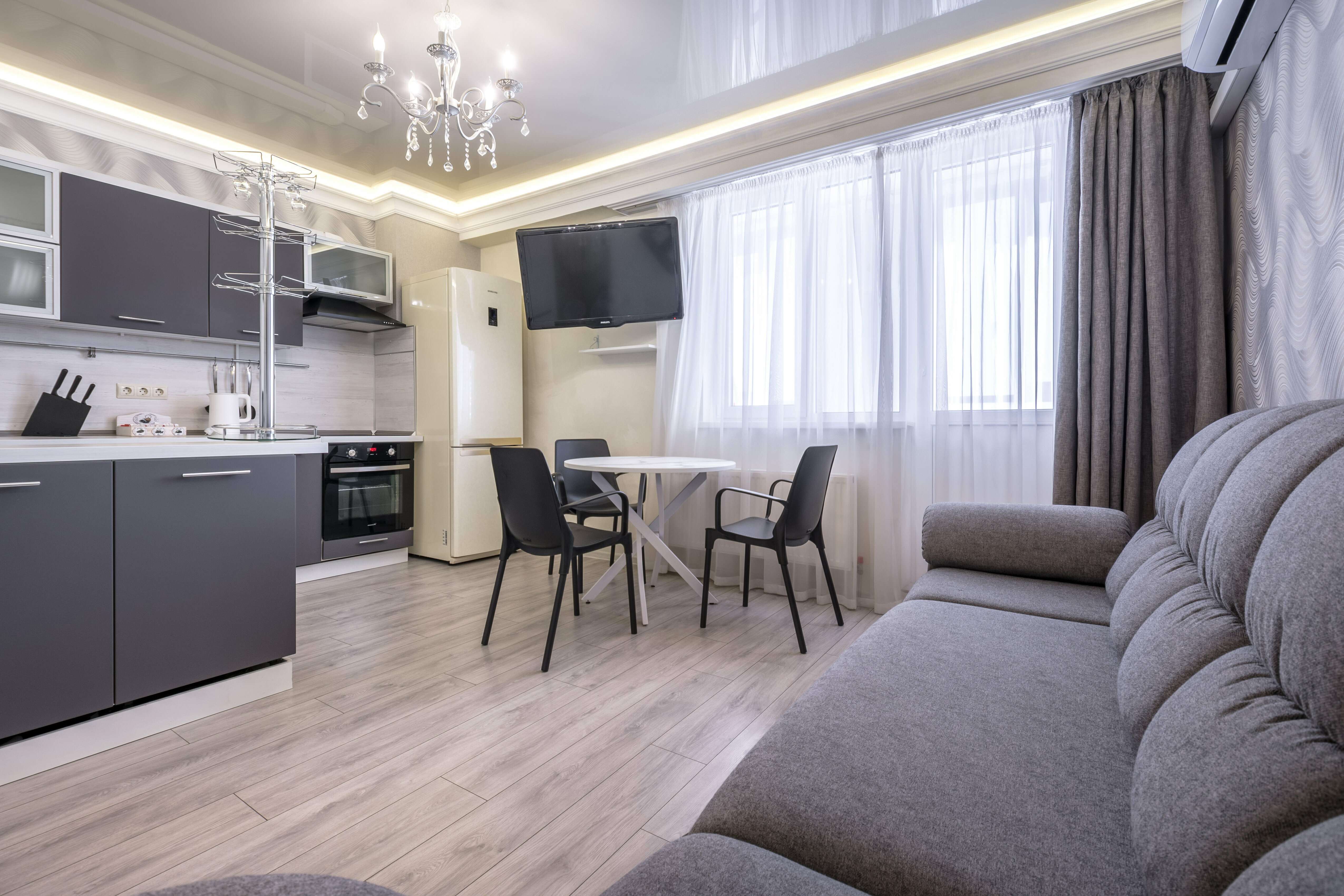 Эксклюзивные двухкомнатные апартаменты с ванной на балконе и видом на город!