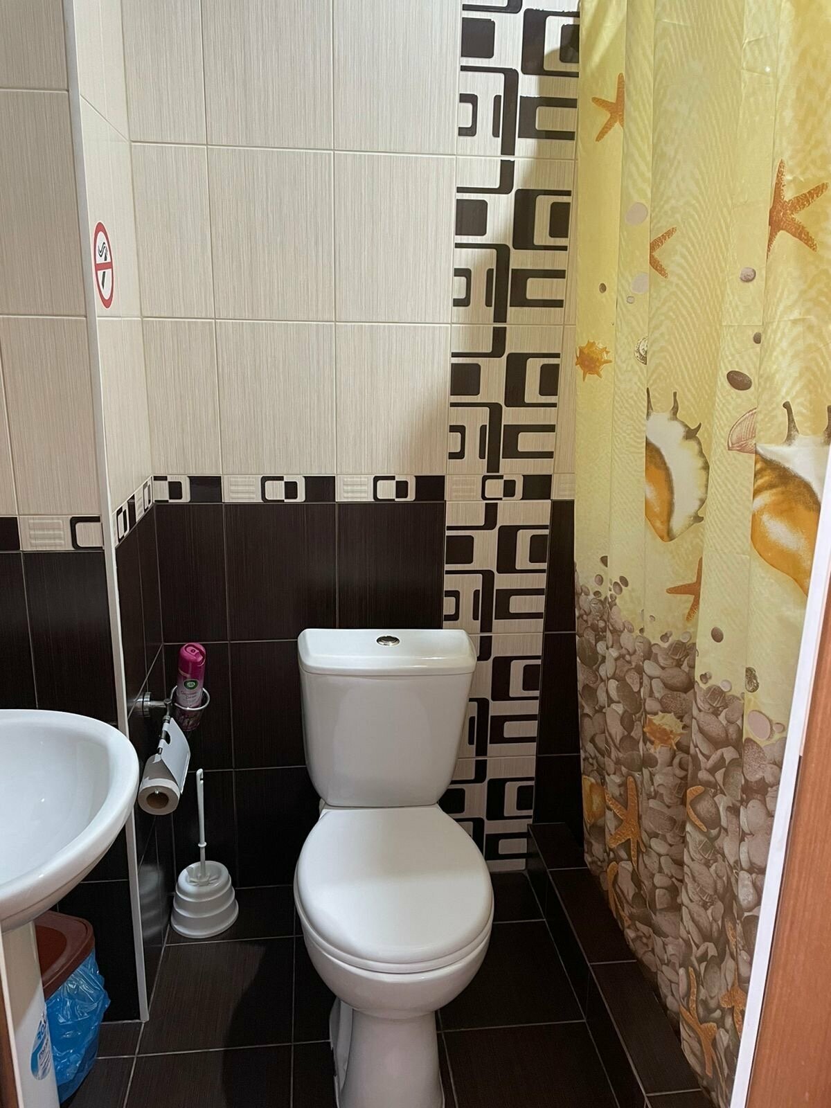 Двухместный номер с двуспальной кроватью и дополнительной кроватью