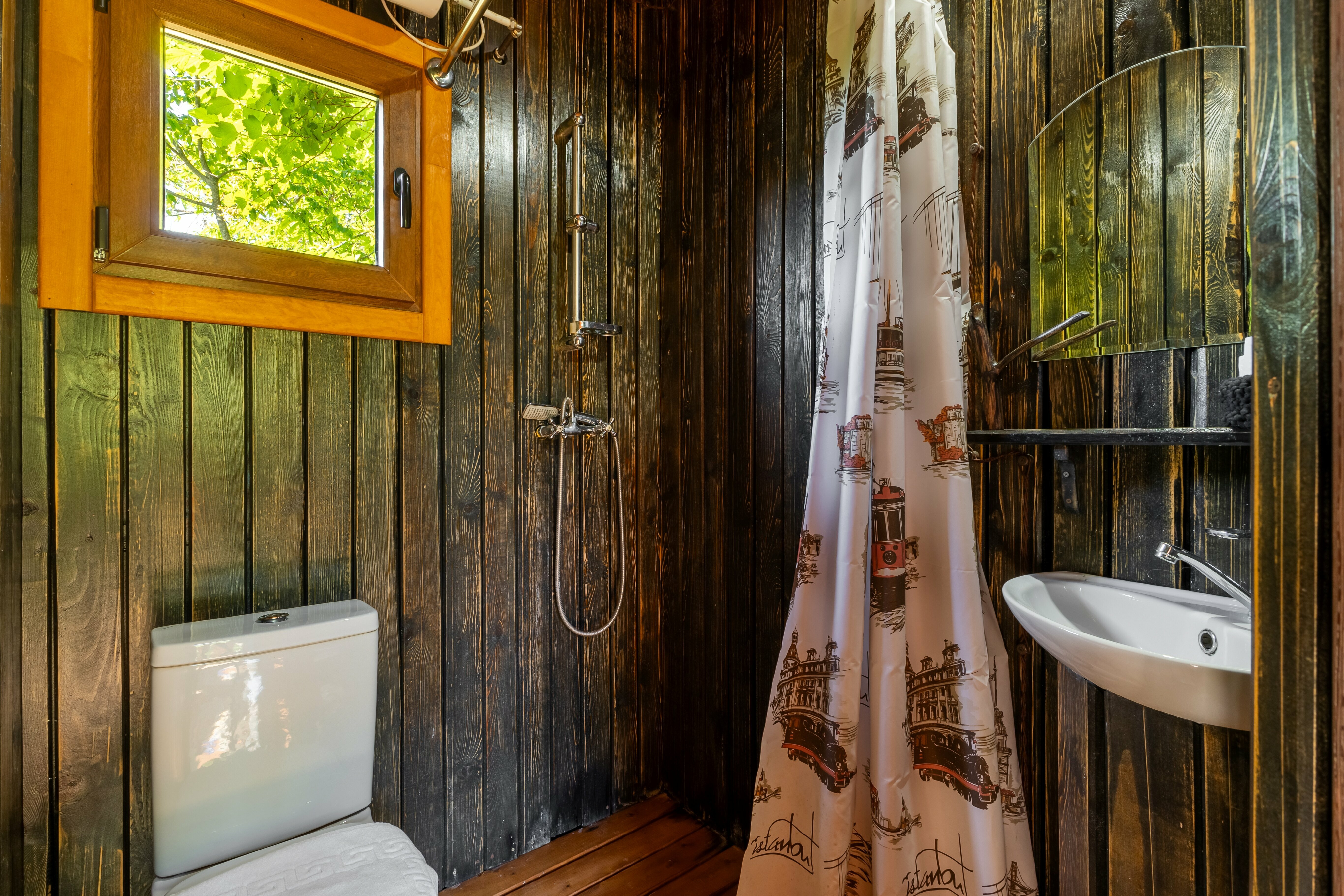 Коттедж с видом на лес