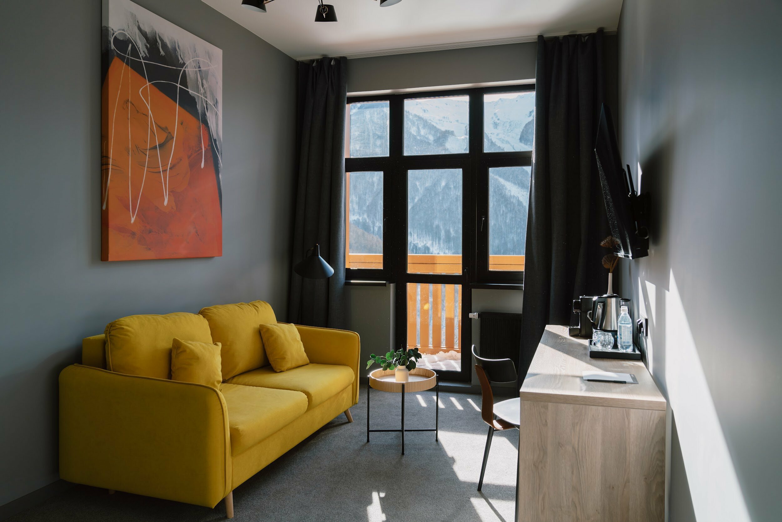 Двухкомнатный люкс с балконом и видом на горы