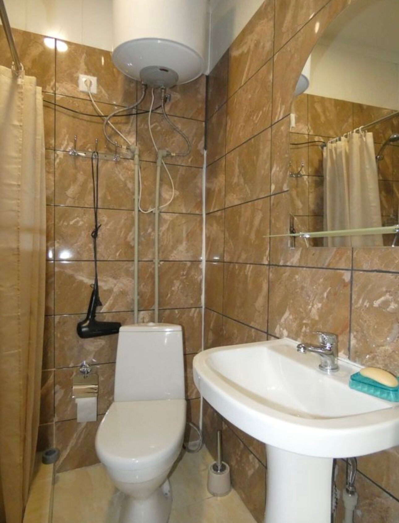 Трехместный номер с видом на горы