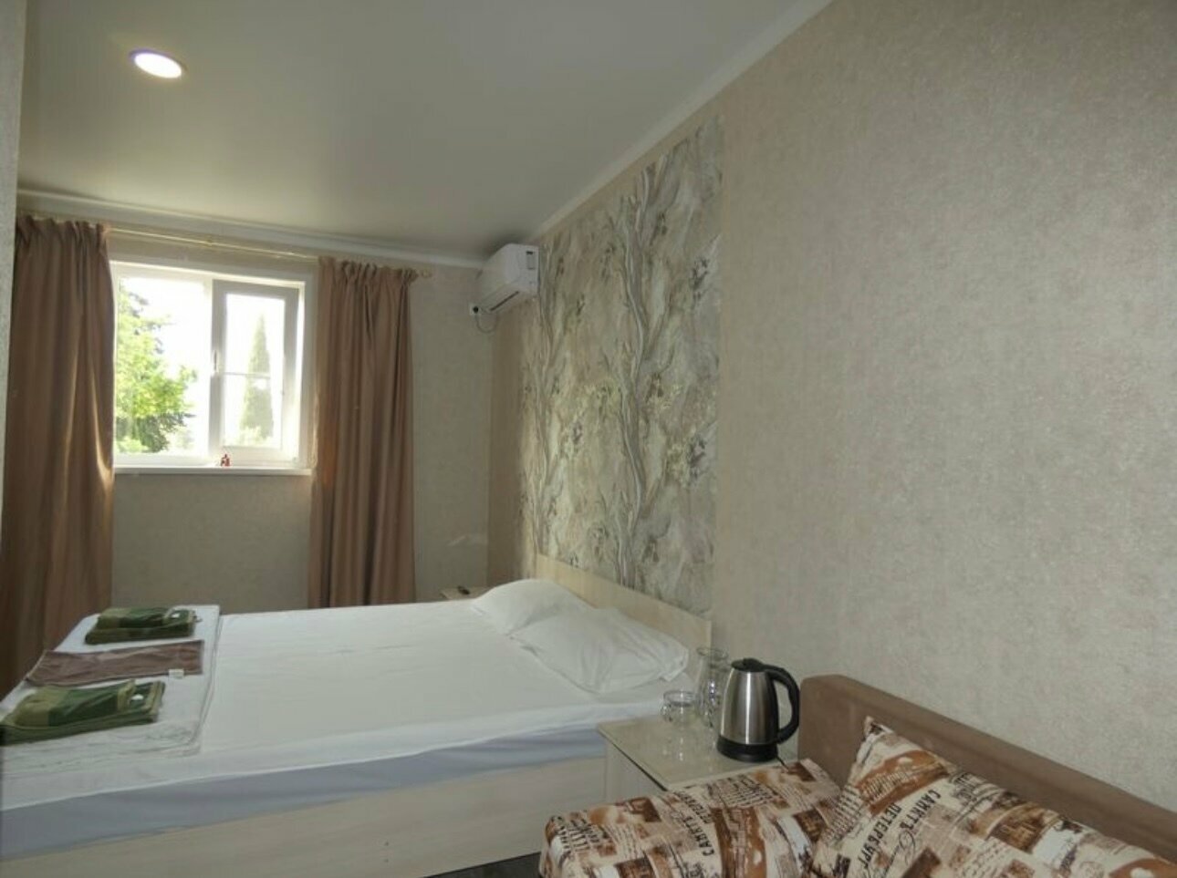 Трехместный номер с видом на горы