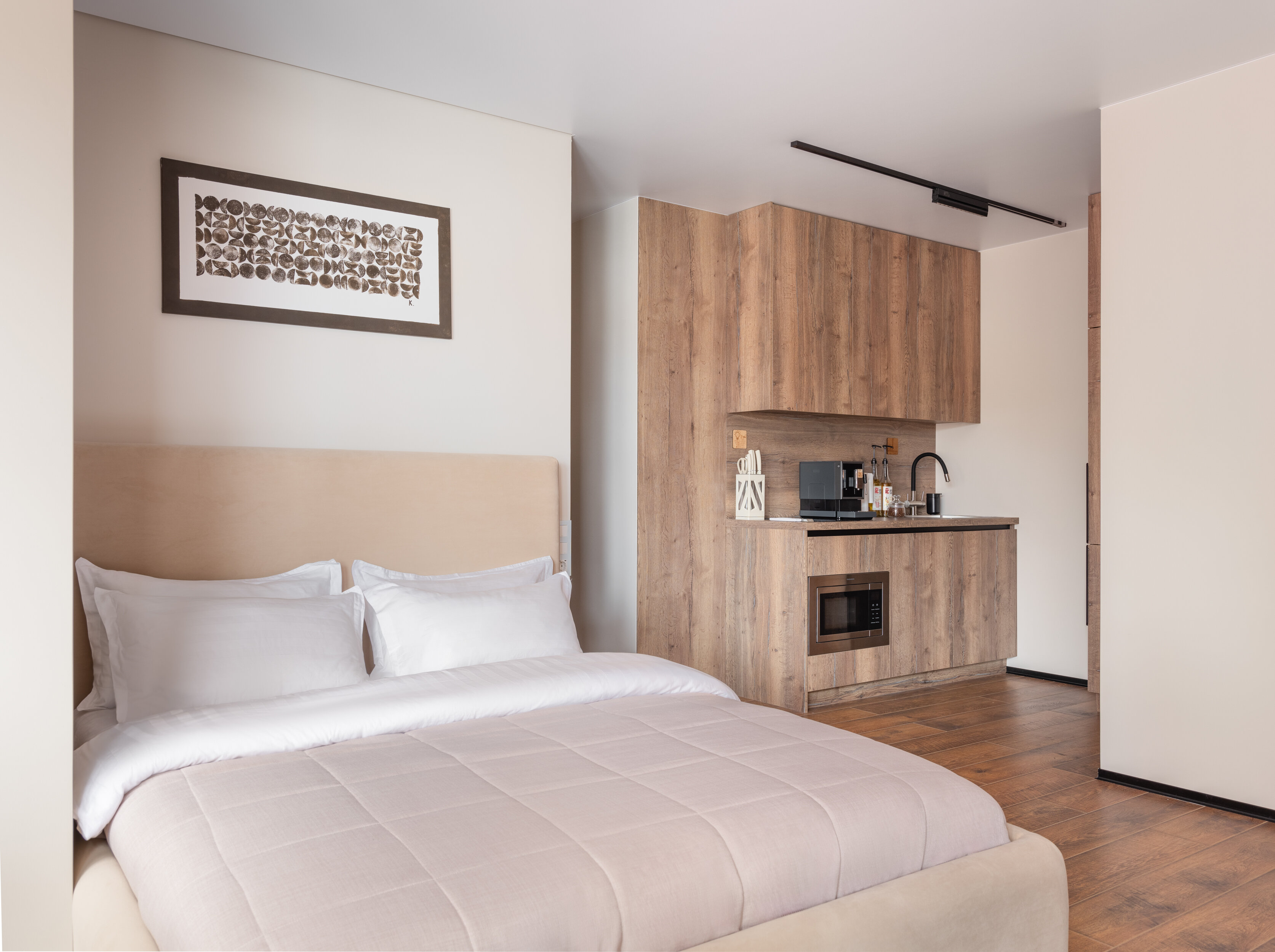 Семейный номер с боковым видом на море