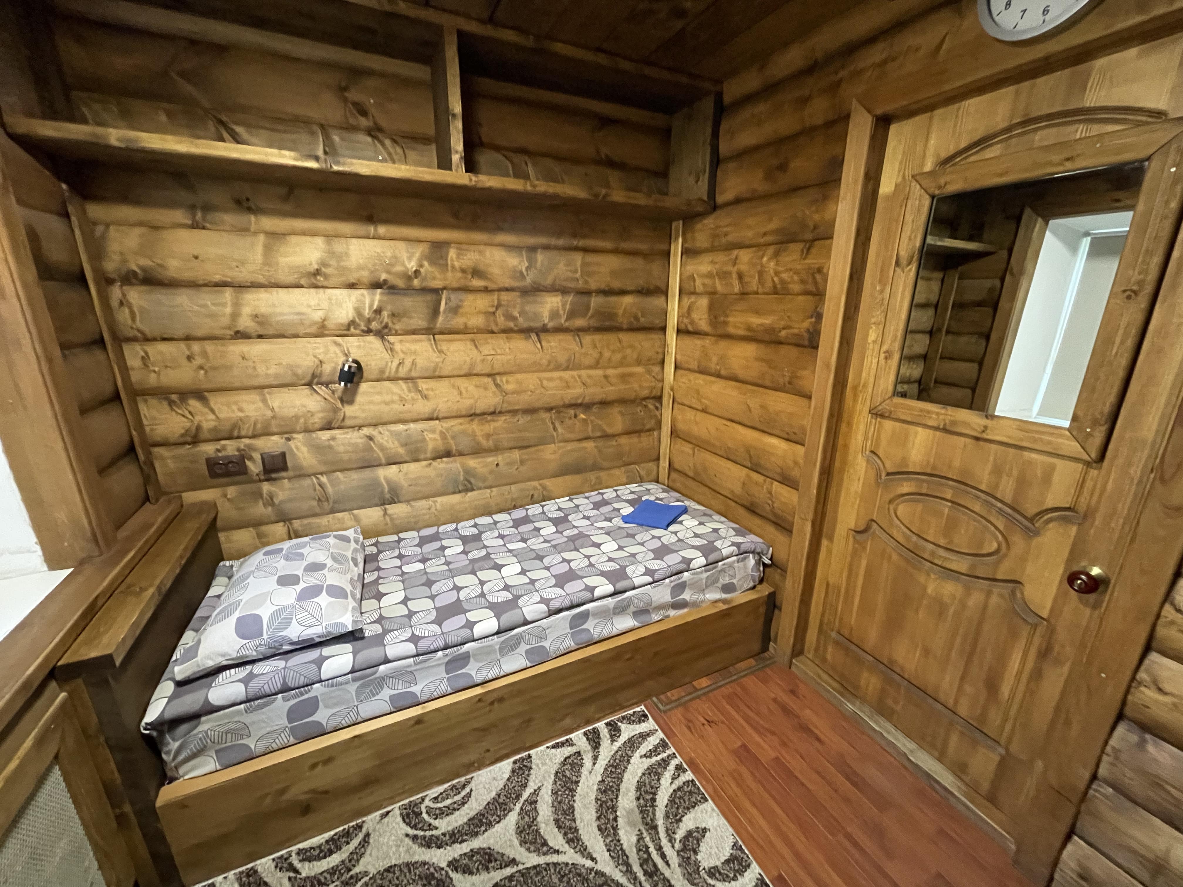 Одноместный номер с общим душем и туалетом