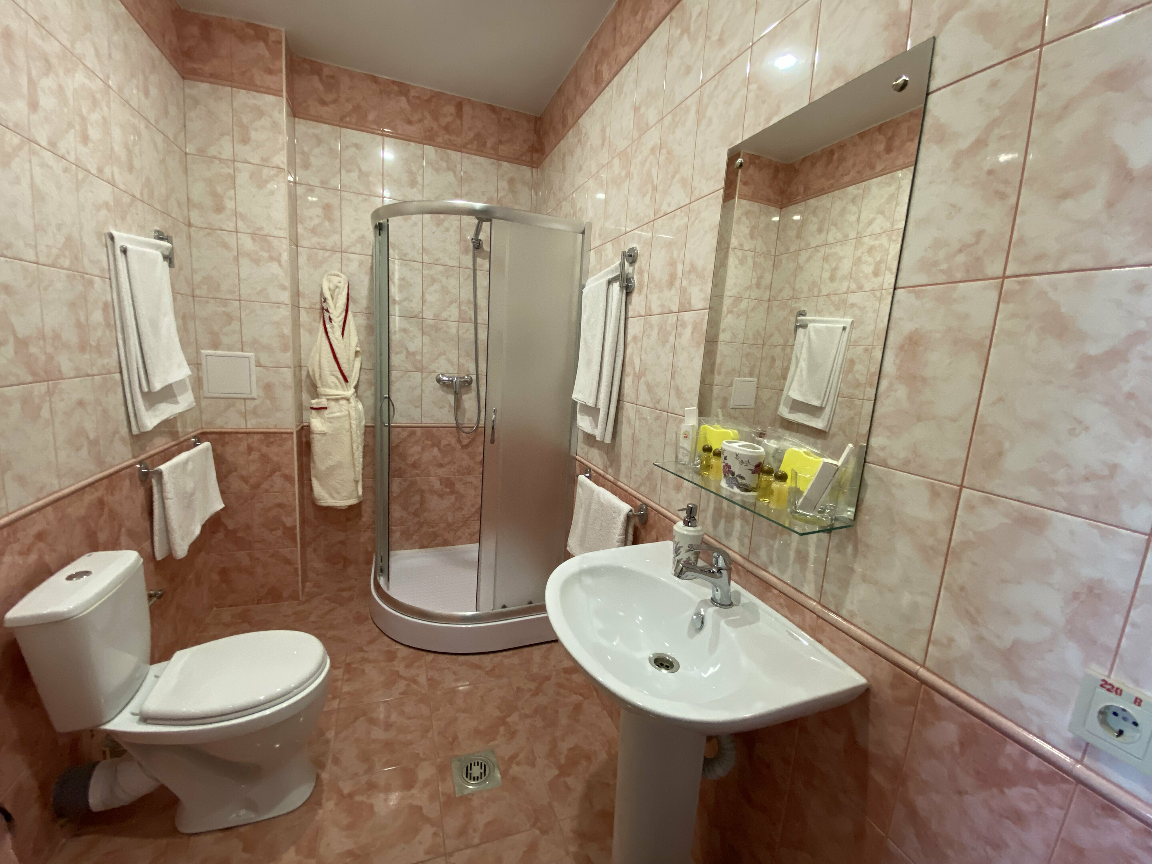 Однокомнатный двухместный номер с двухместной кроватью. Повышенной комфортабельности.