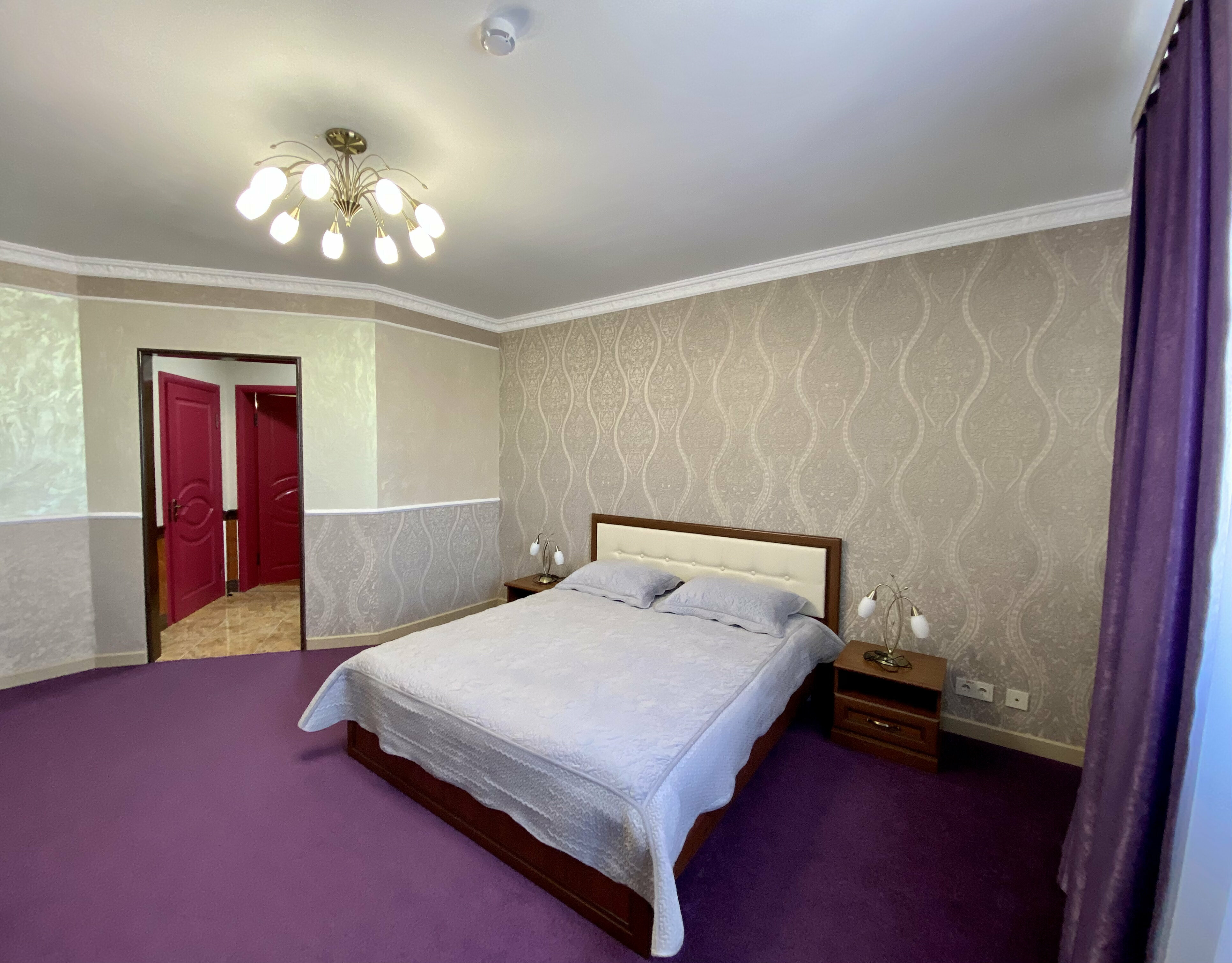 Однокомнатный  номер с двухместной кроватью. Повышенной комфортабельности.