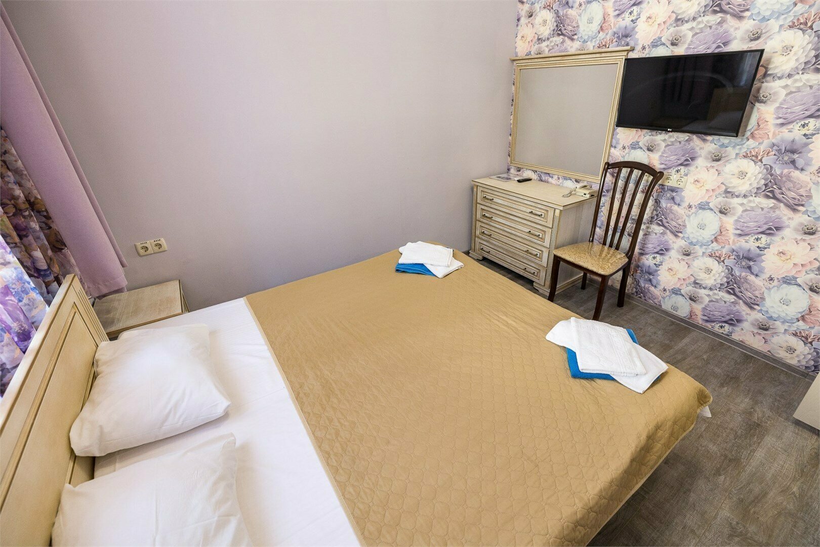 Улучшенный двухместный номер с 2 отдельными кроватями