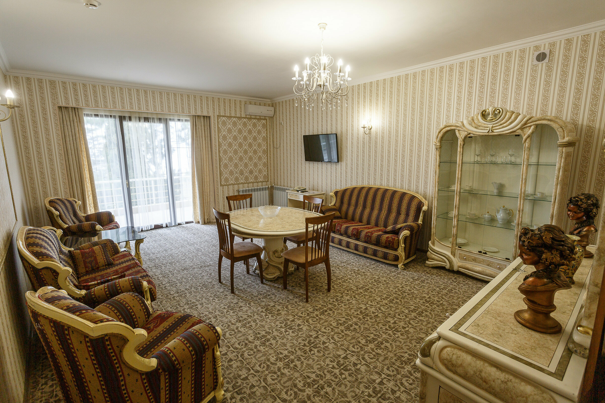 Улучшенный люкс