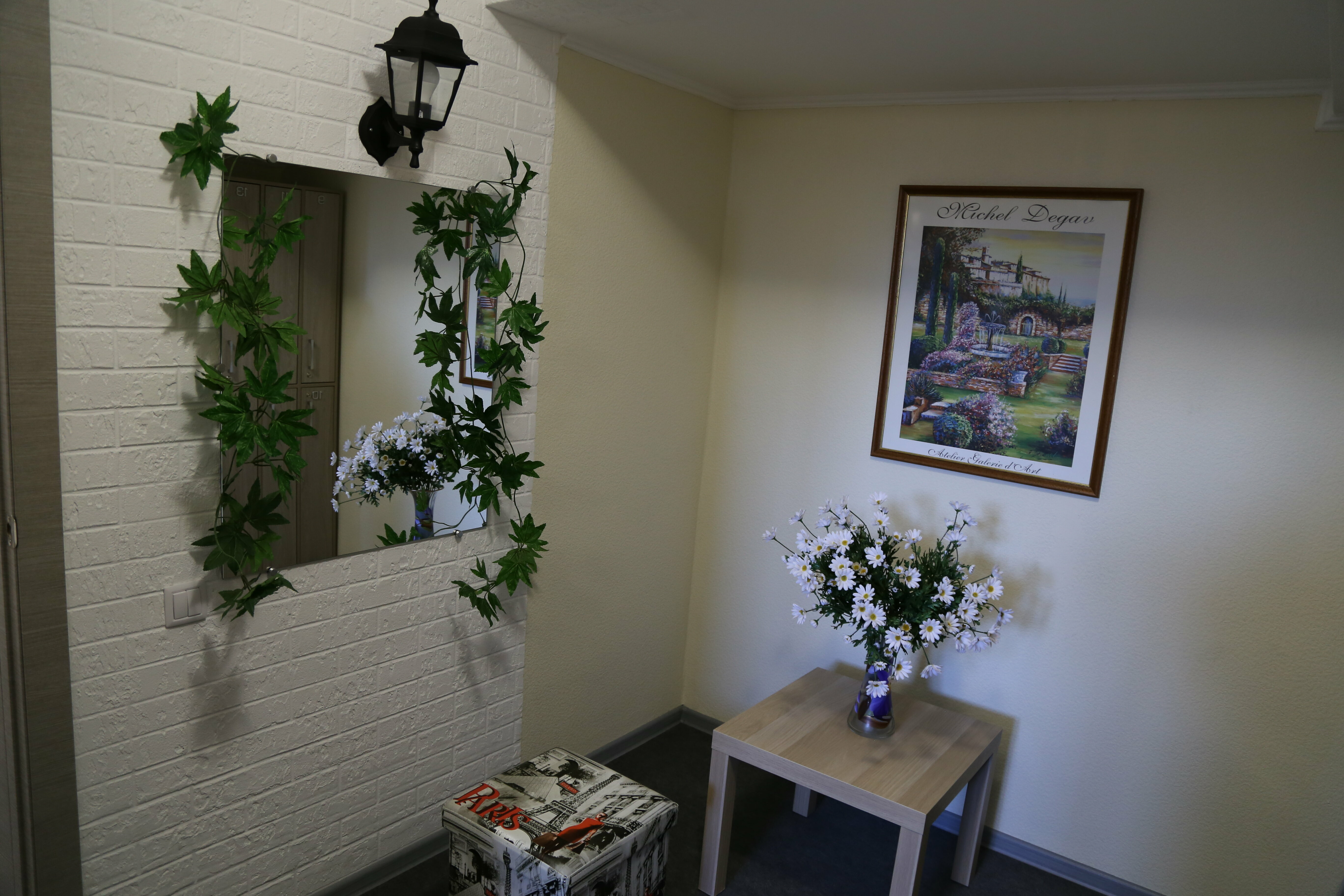 Спальное место на двухъярусной кровати в общем номере для женщин