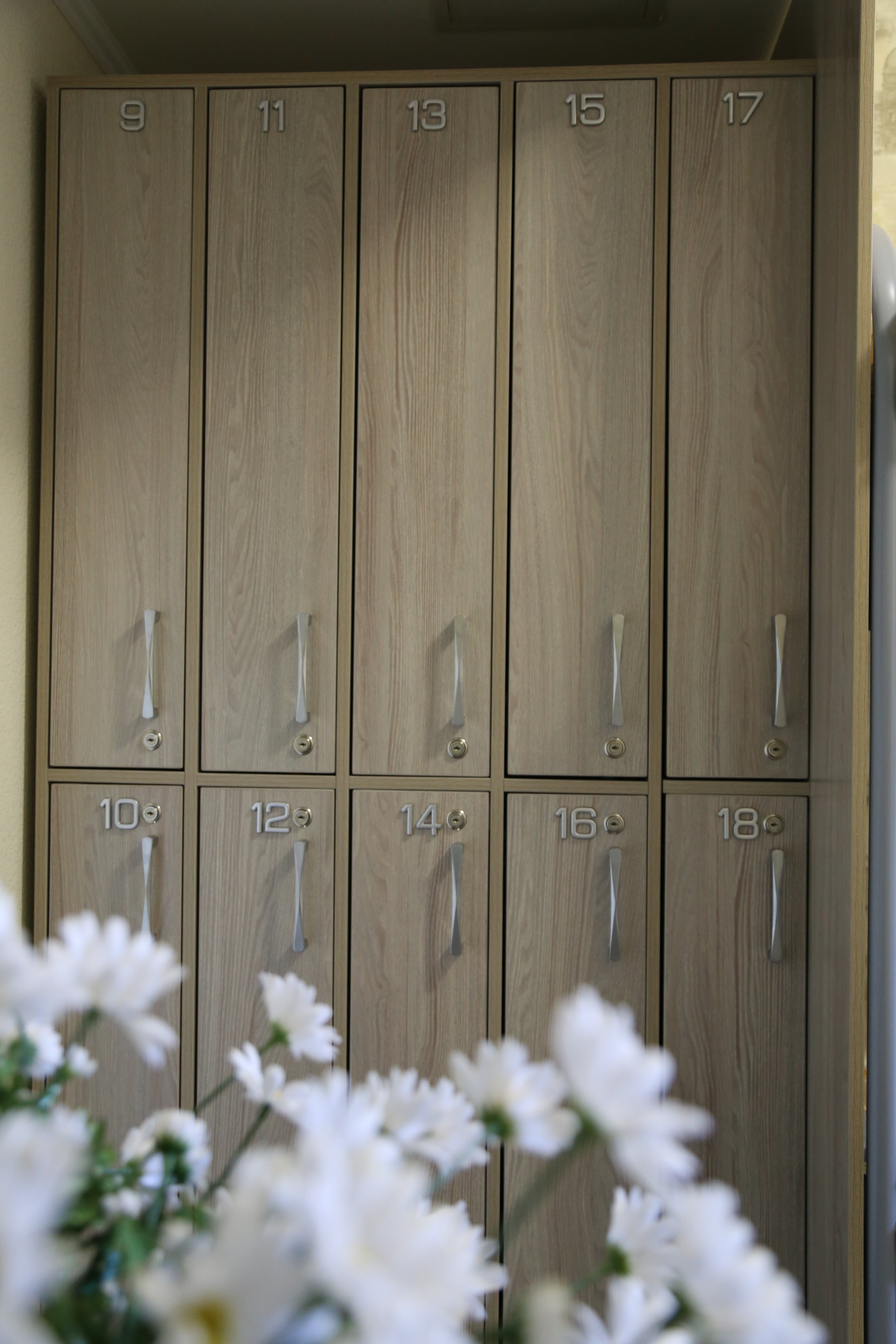 Спальное место на двухъярусной кровати в общем номере для женщин