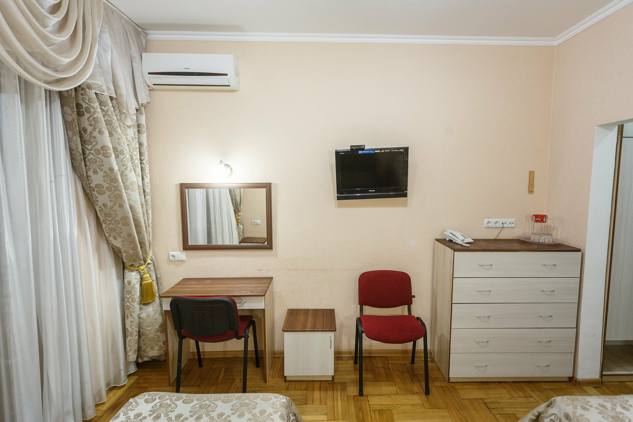 Двухместный номер с 2 отдельными кроватями и окном