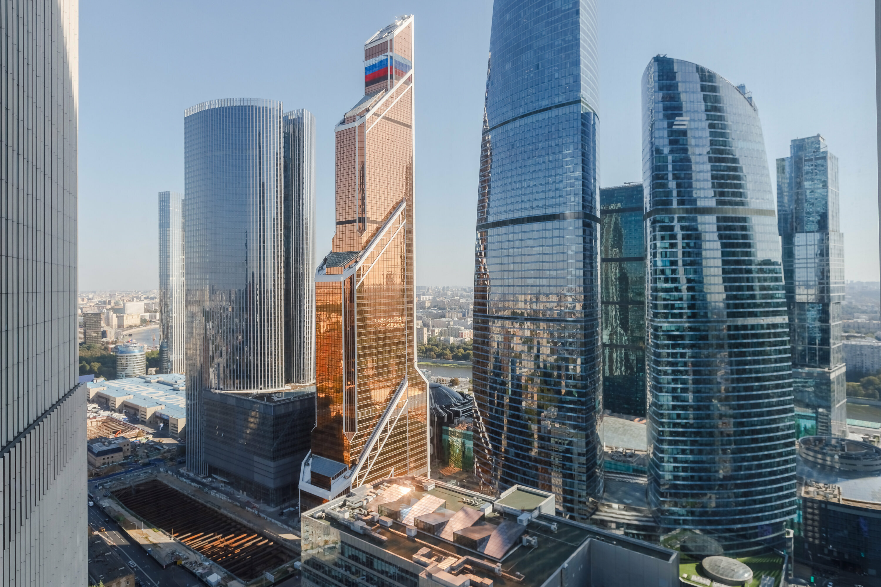 Номер-студия с кроватью размера "king-size" и диван-кроватью