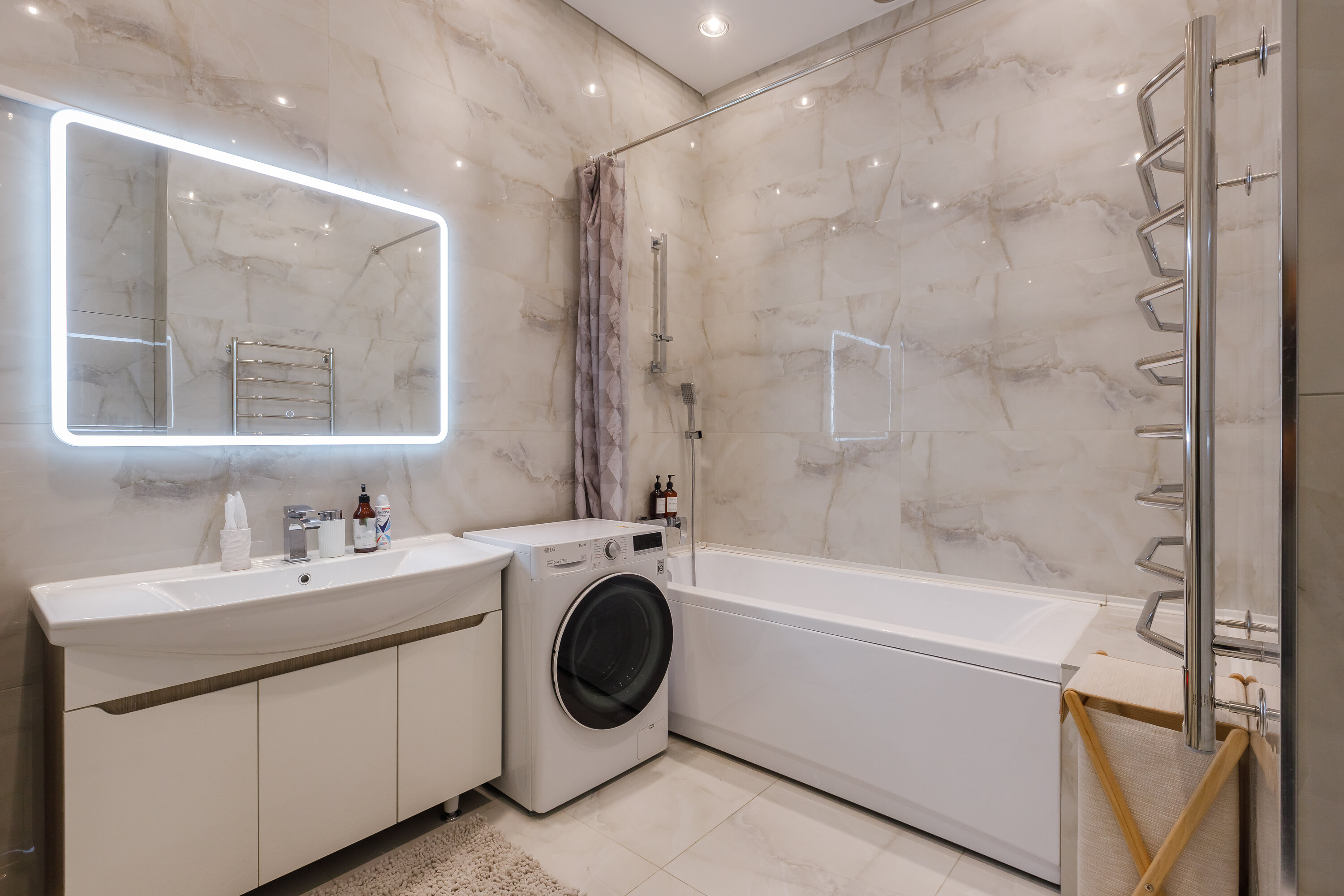 Номер-студия с кроватью размера "king-size" и диван-кроватью