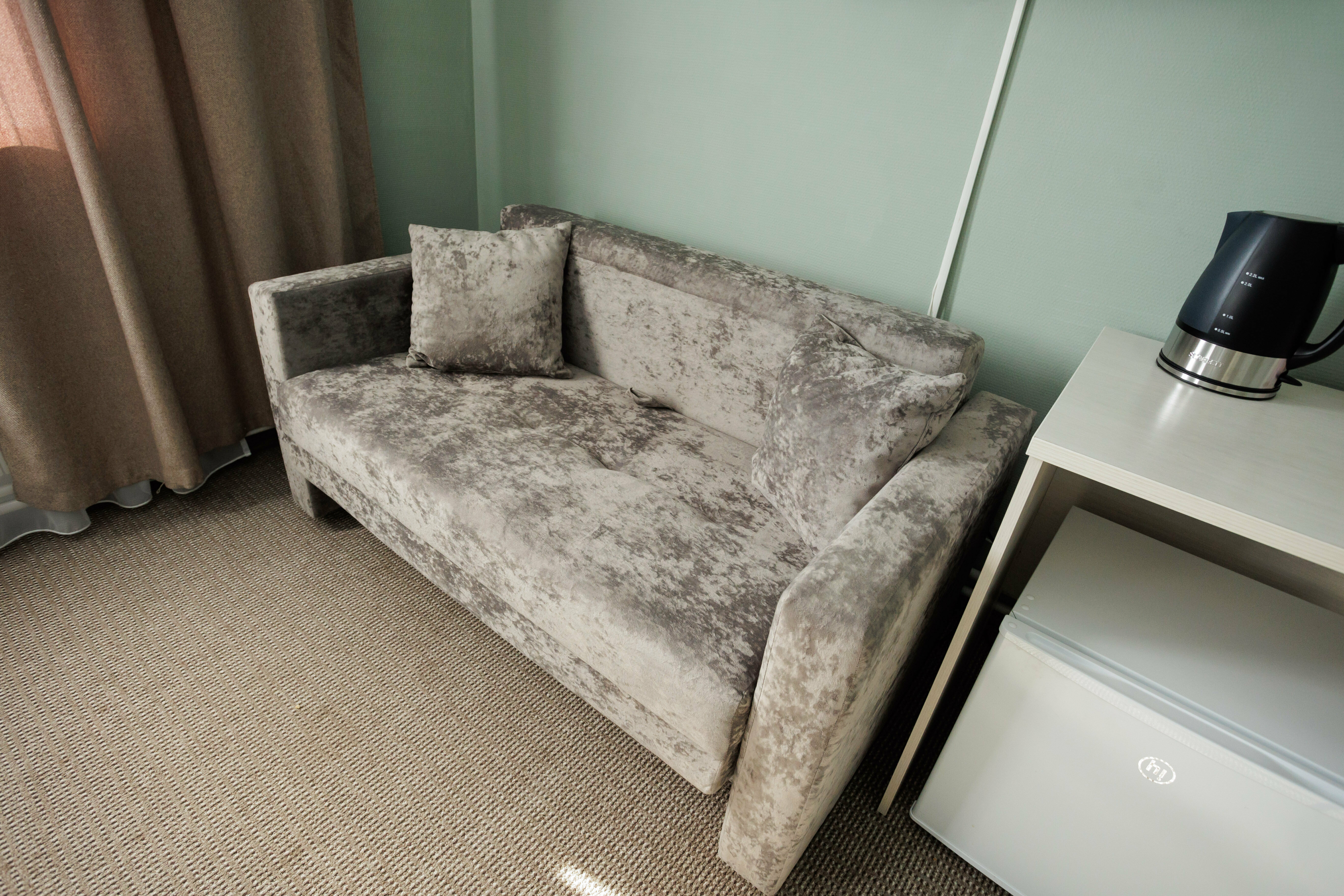 Двухместный номер с двухспальной кроватью и диваном