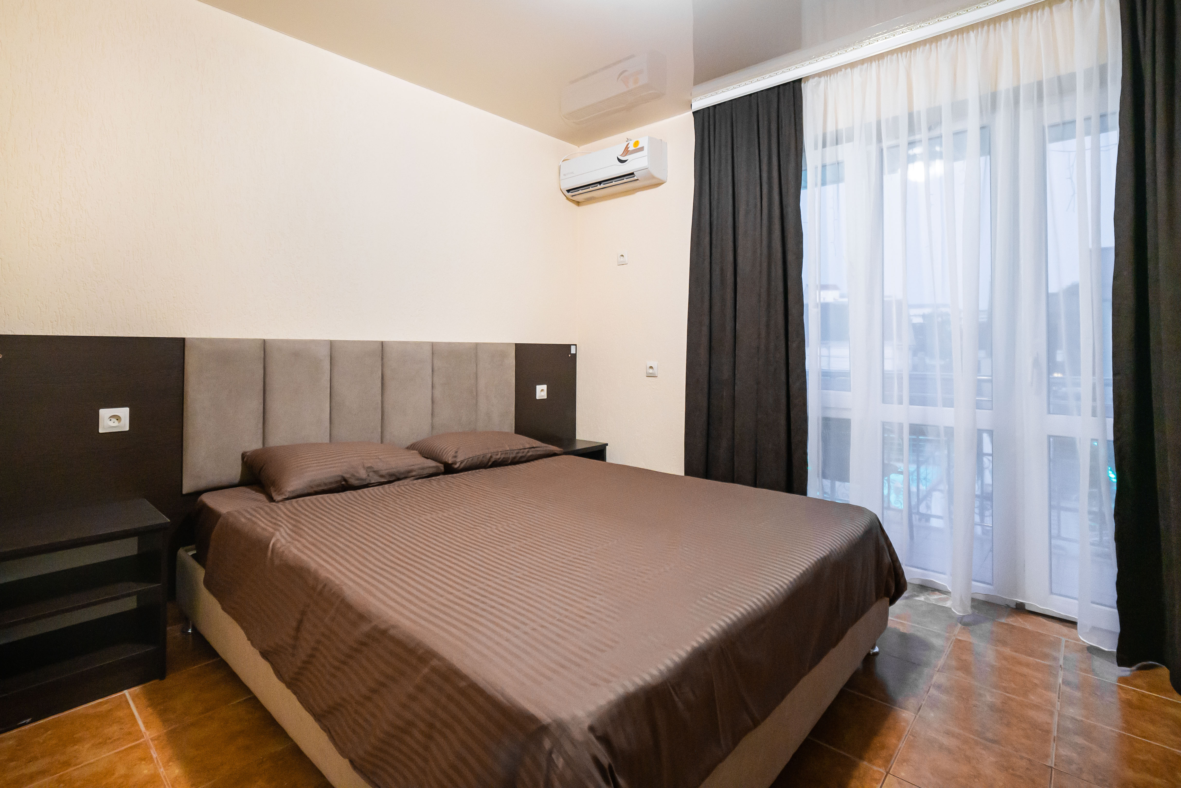 2-х местный вид на бассейн с личным балконом