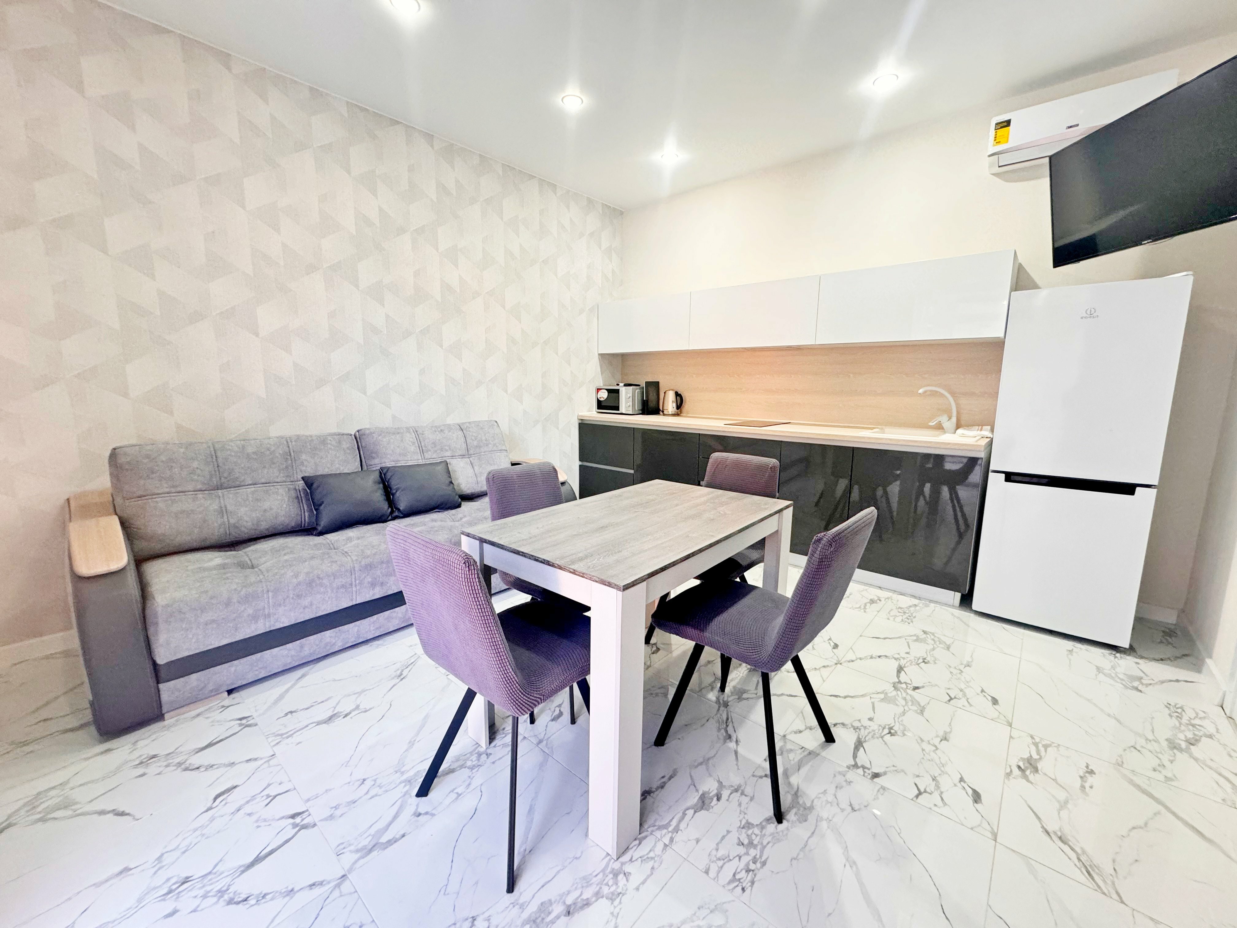 Дом с балконом