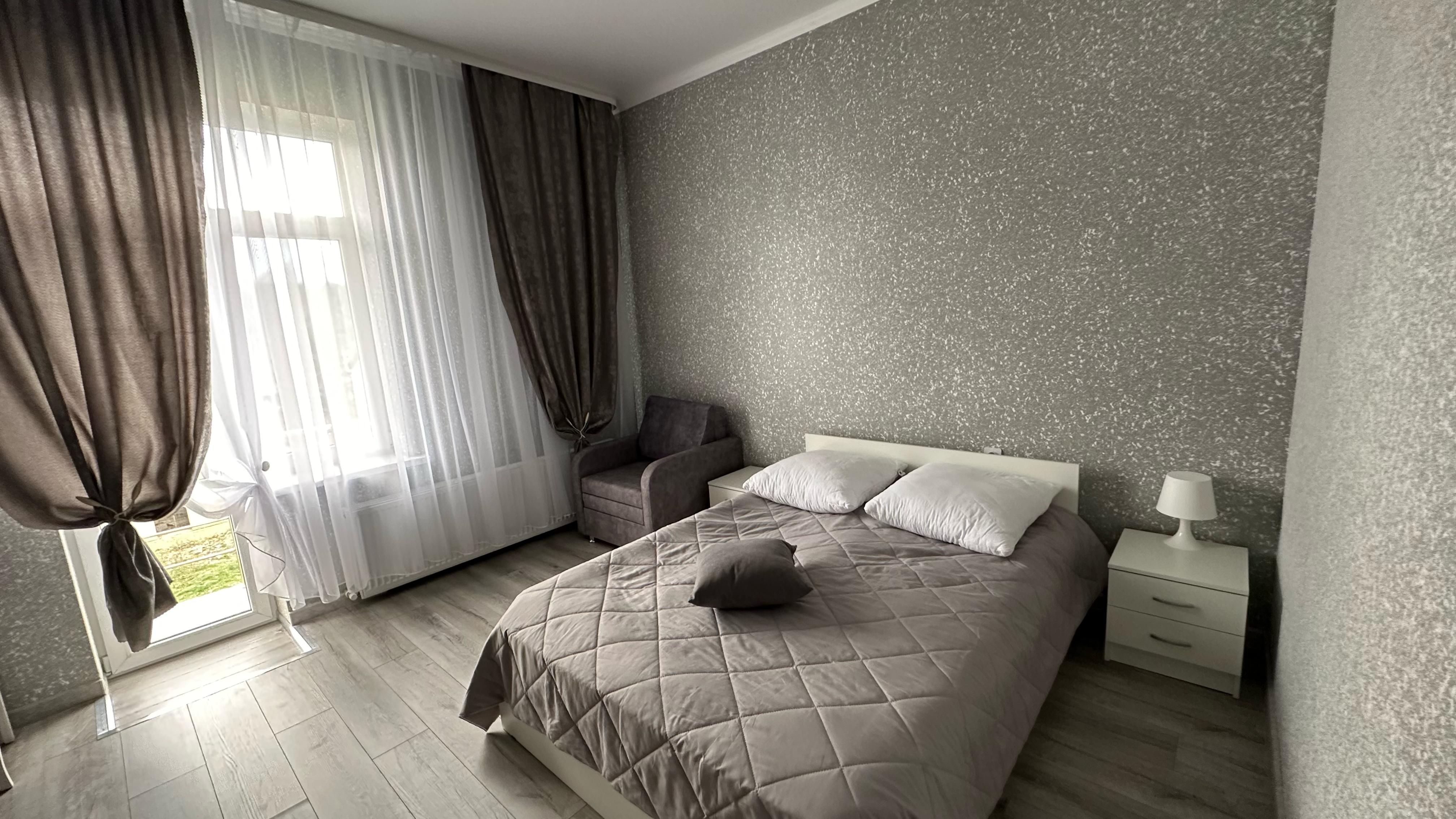 Семейный номер с видом на горы