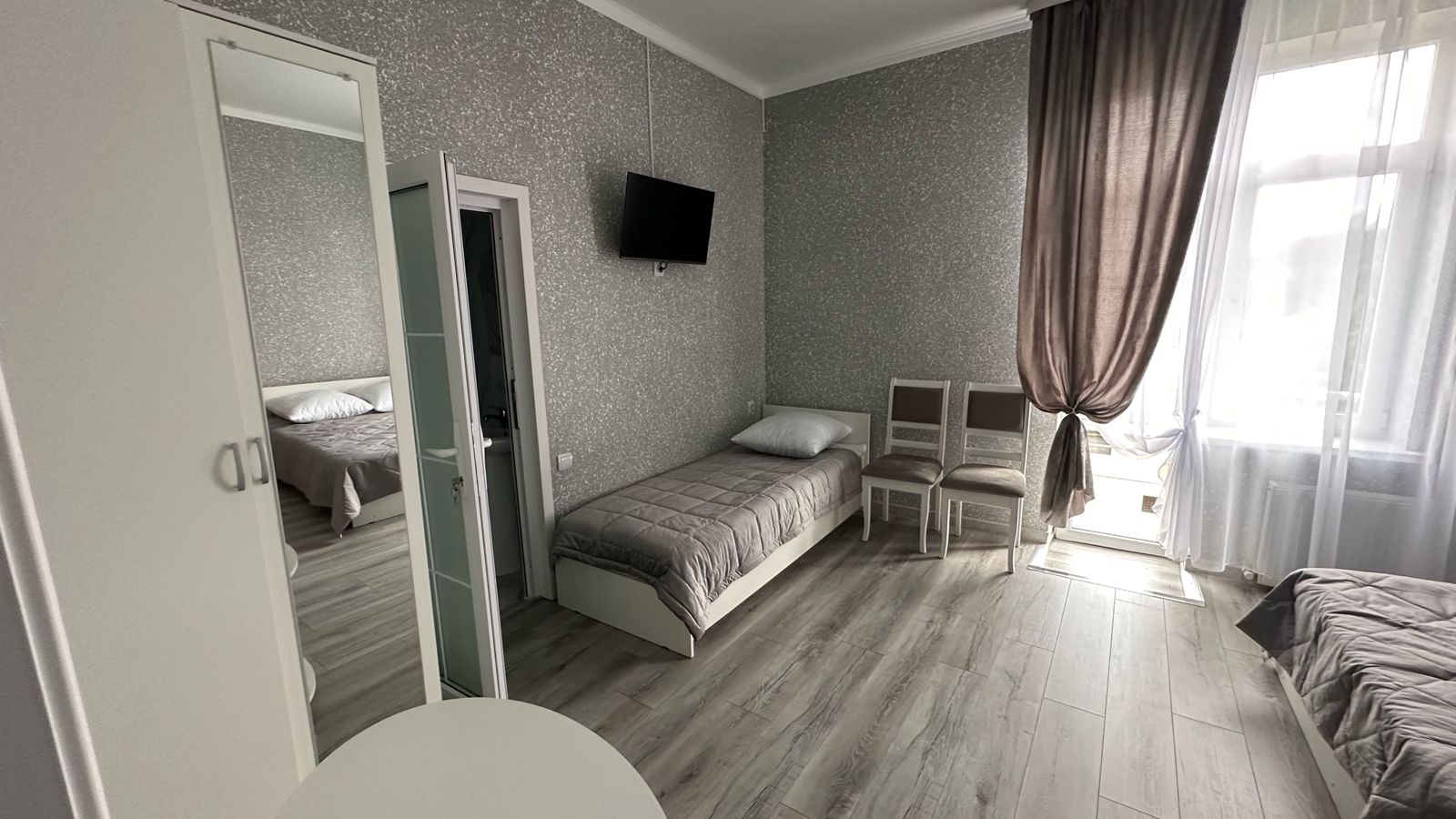 Семейный номер с видом на горы