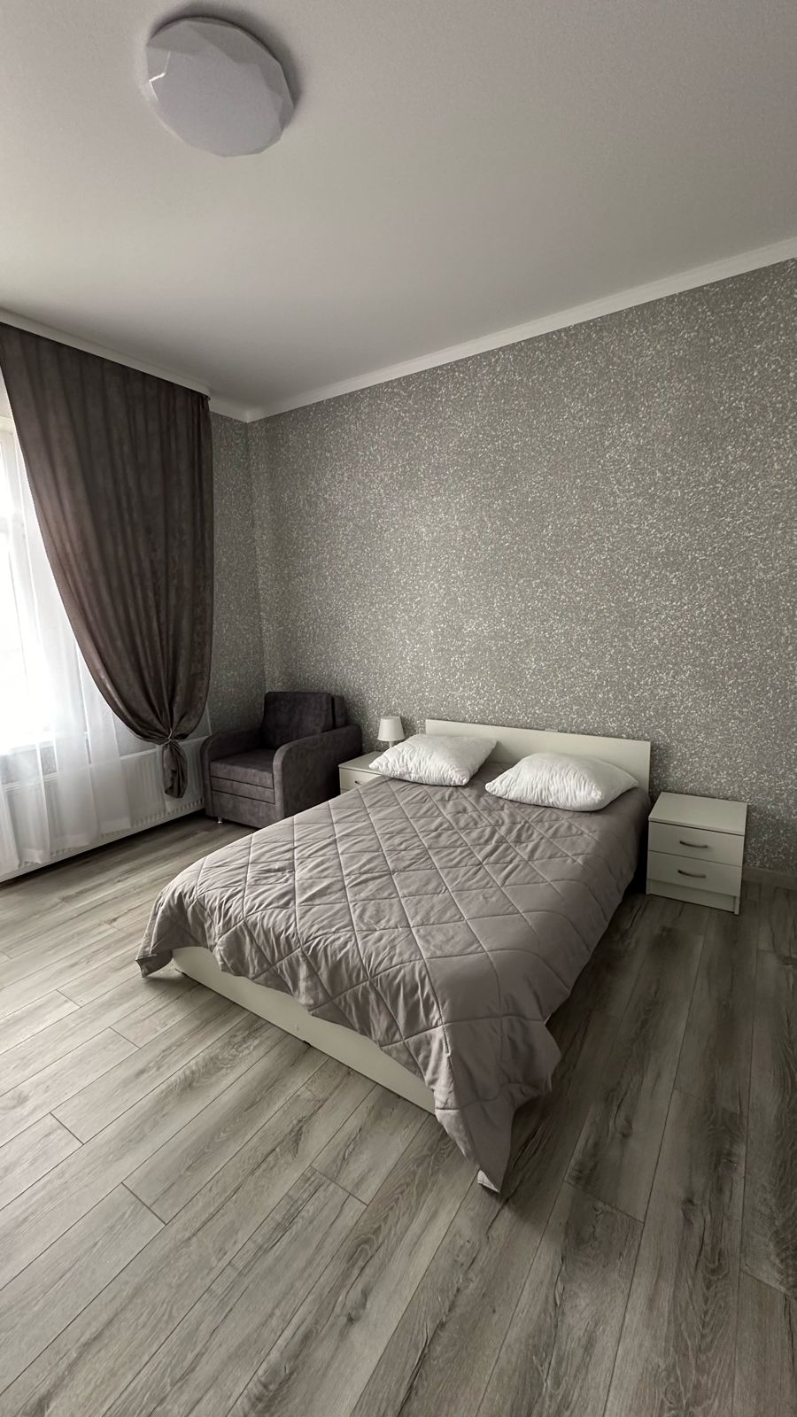 Трехместный номер с видом на горы