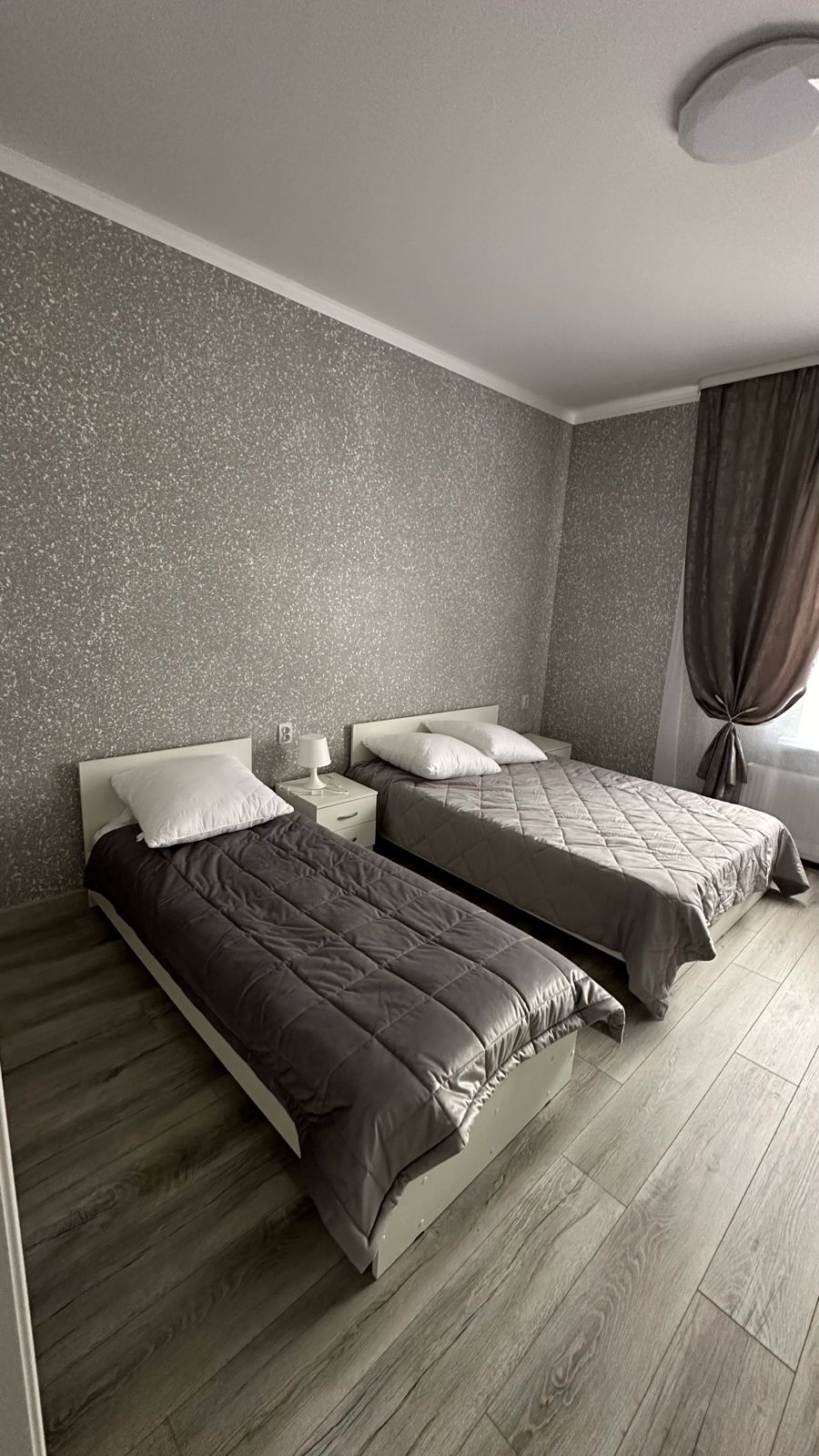 Трехместный номер с видом на горы