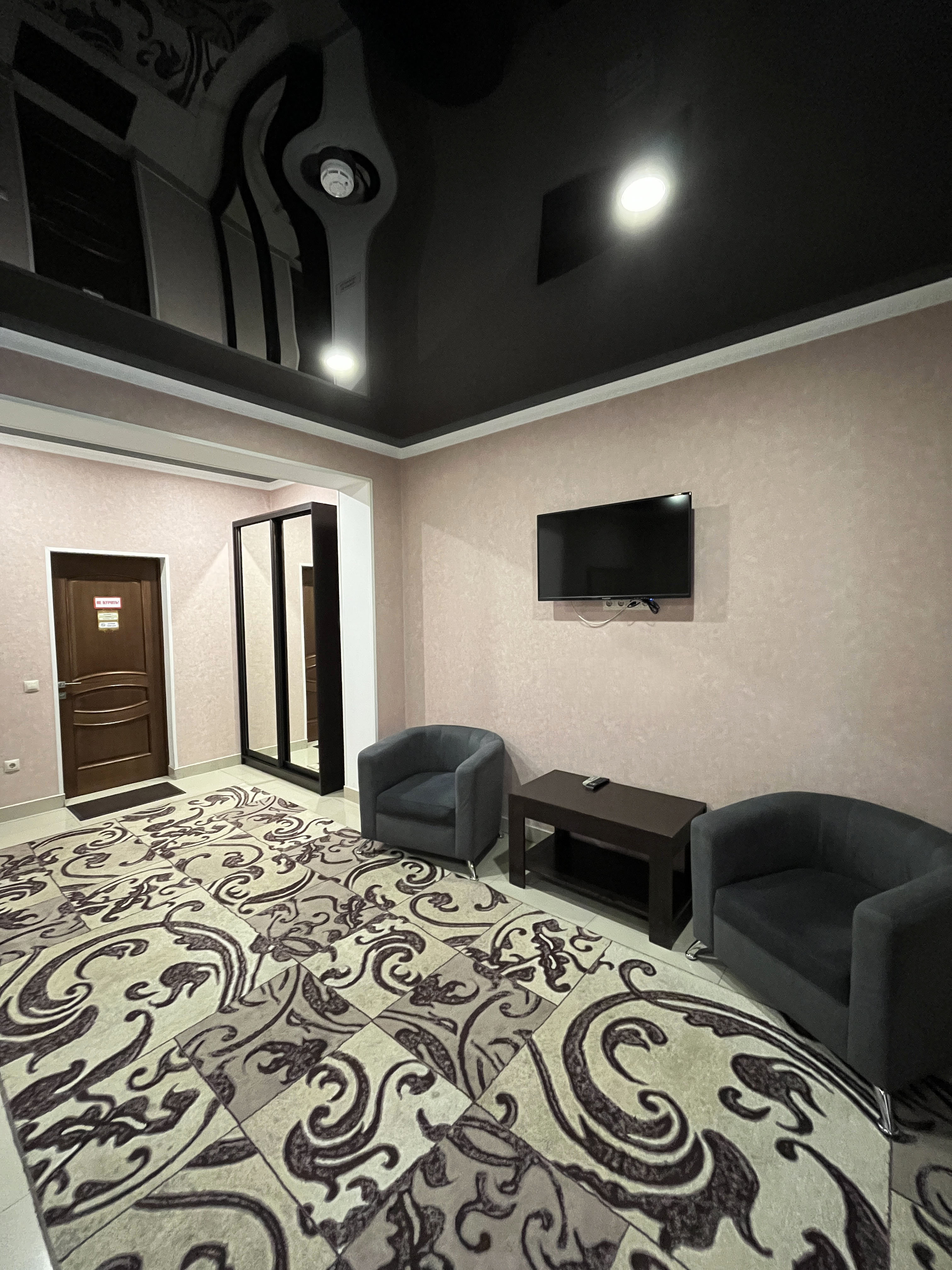 Улучшенный номер с кроватью размера «queen-size»