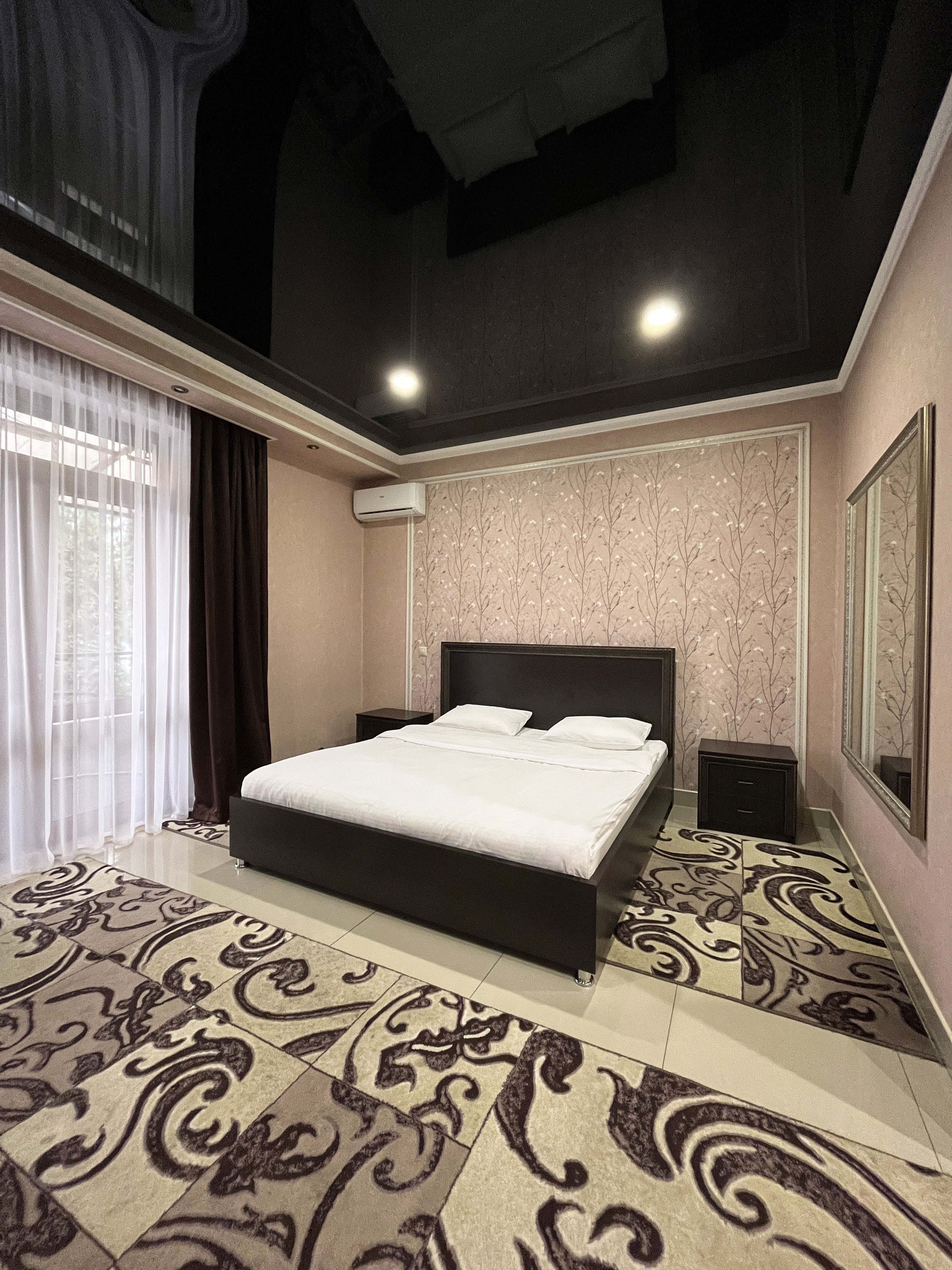 Улучшенный номер с кроватью размера «queen-size»