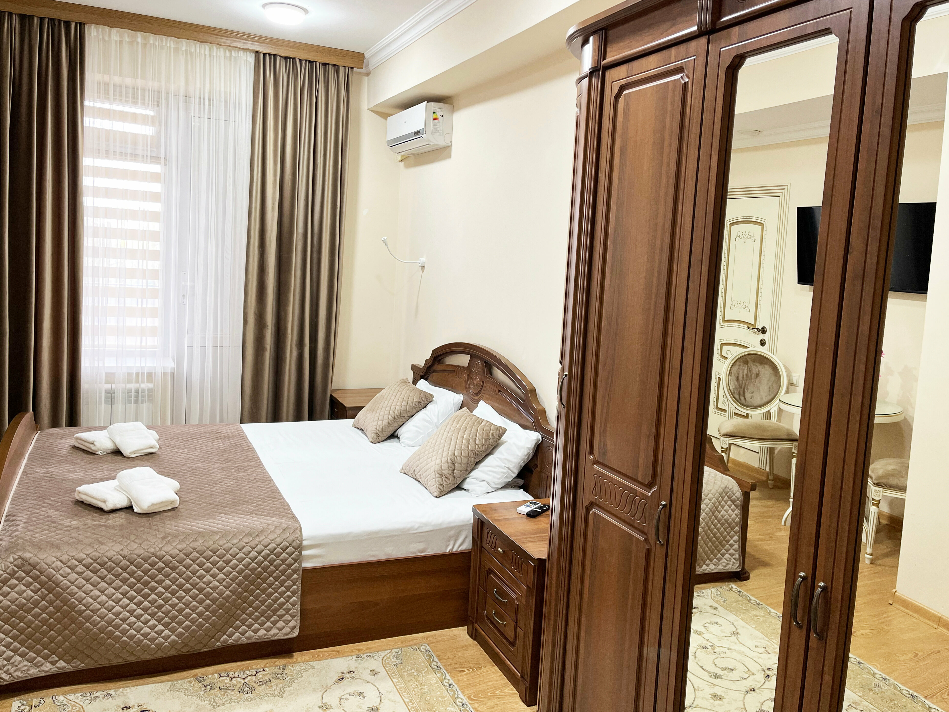 Номер Делюкс с кроватью размера "King-size" и балконом с видом на город