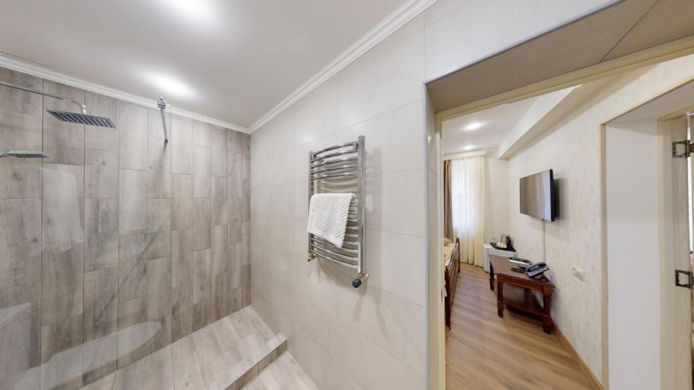 Улучшенный люкс