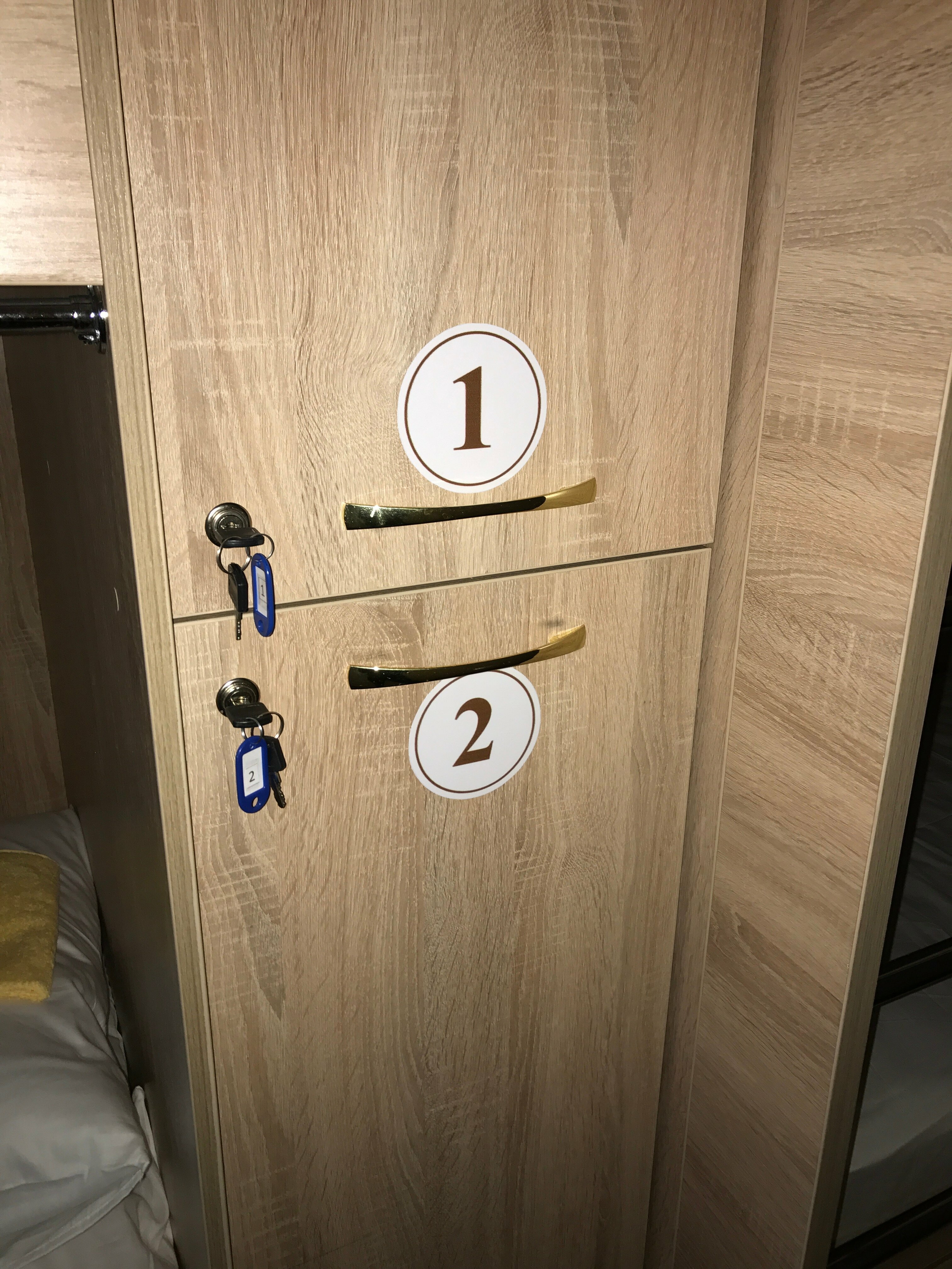 Кровать в общем 8-местном номере