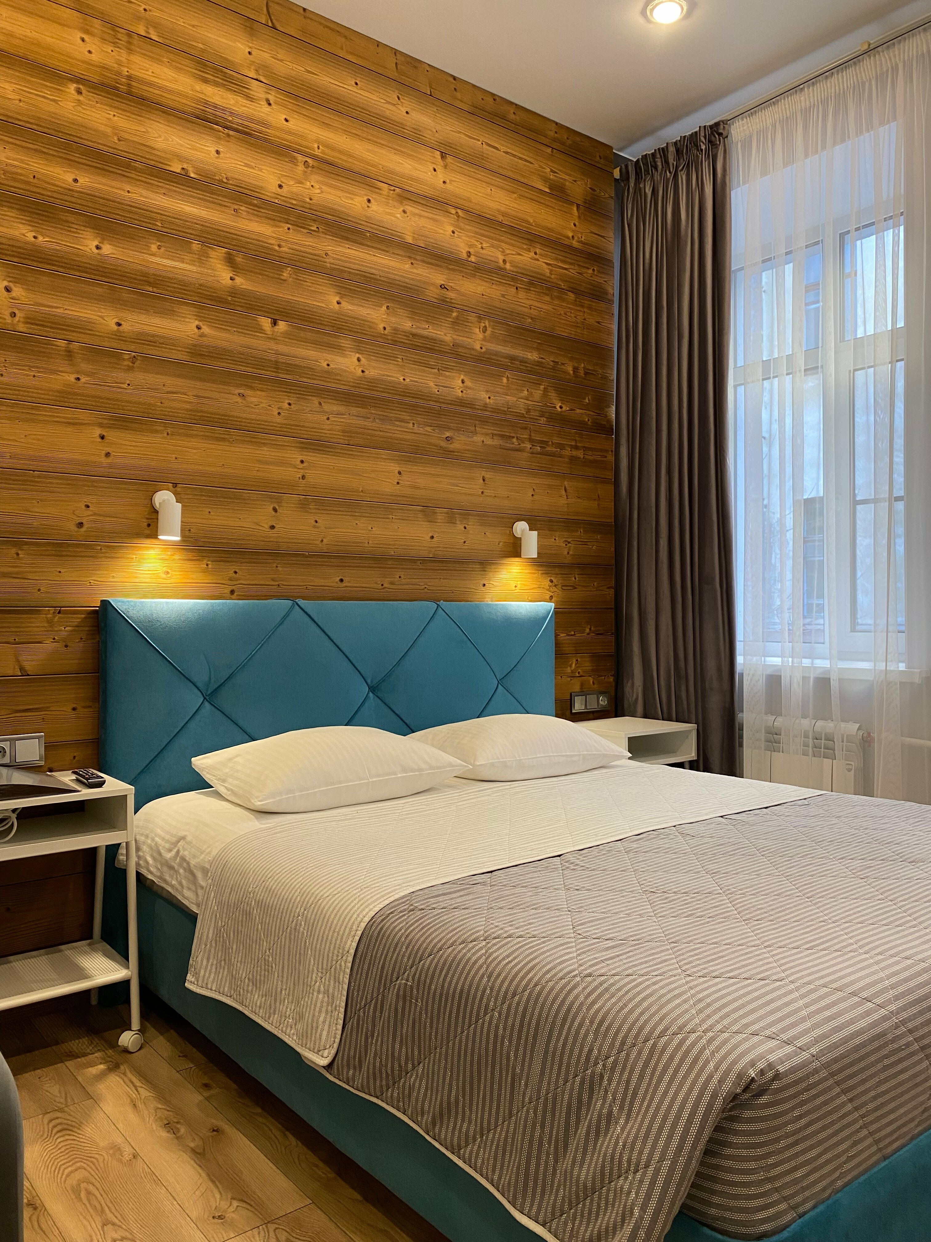 Двухместный номер с двуспальной кроватью и дополнительной кроватью