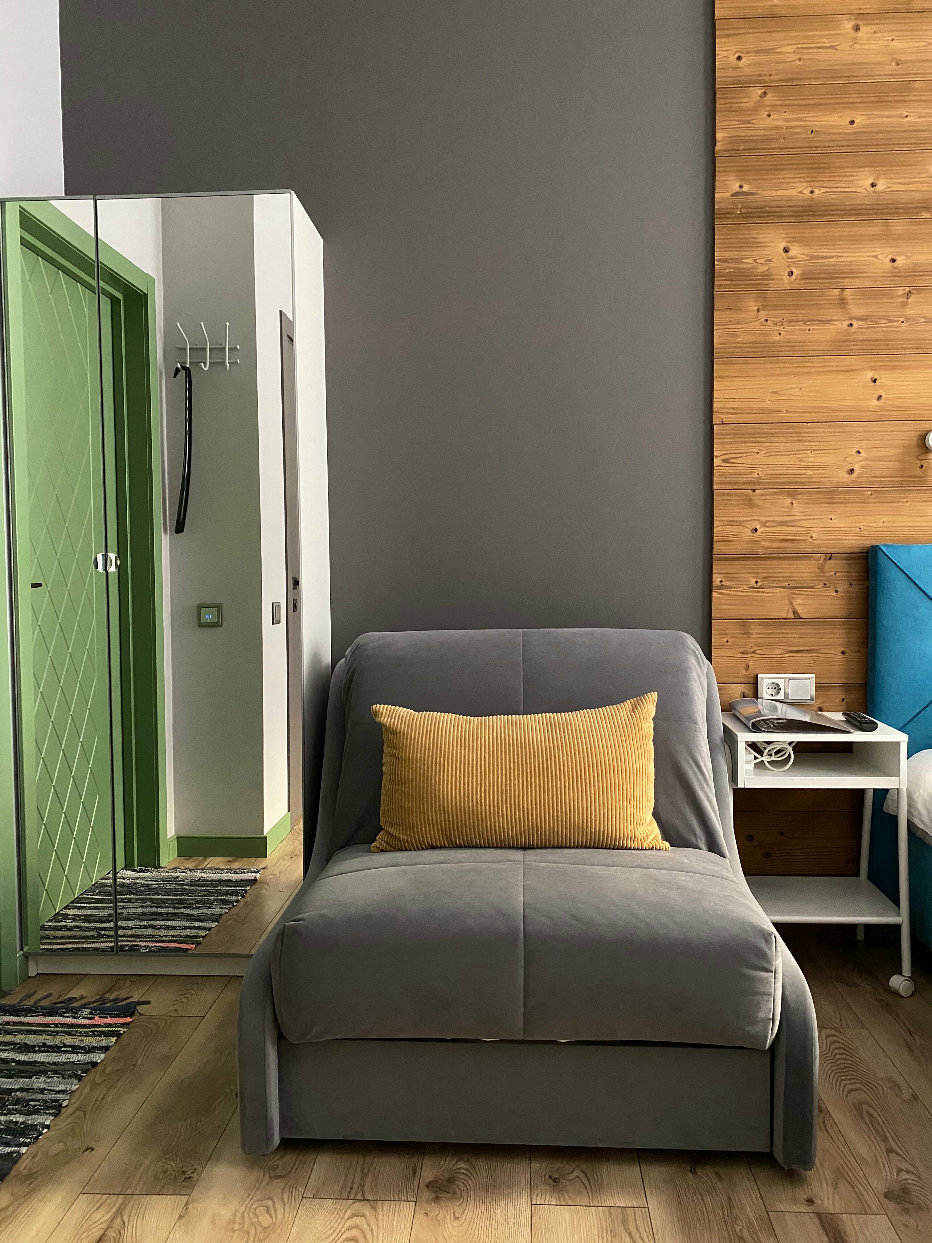 Двухместный номер с двуспальной кроватью и дополнительной кроватью