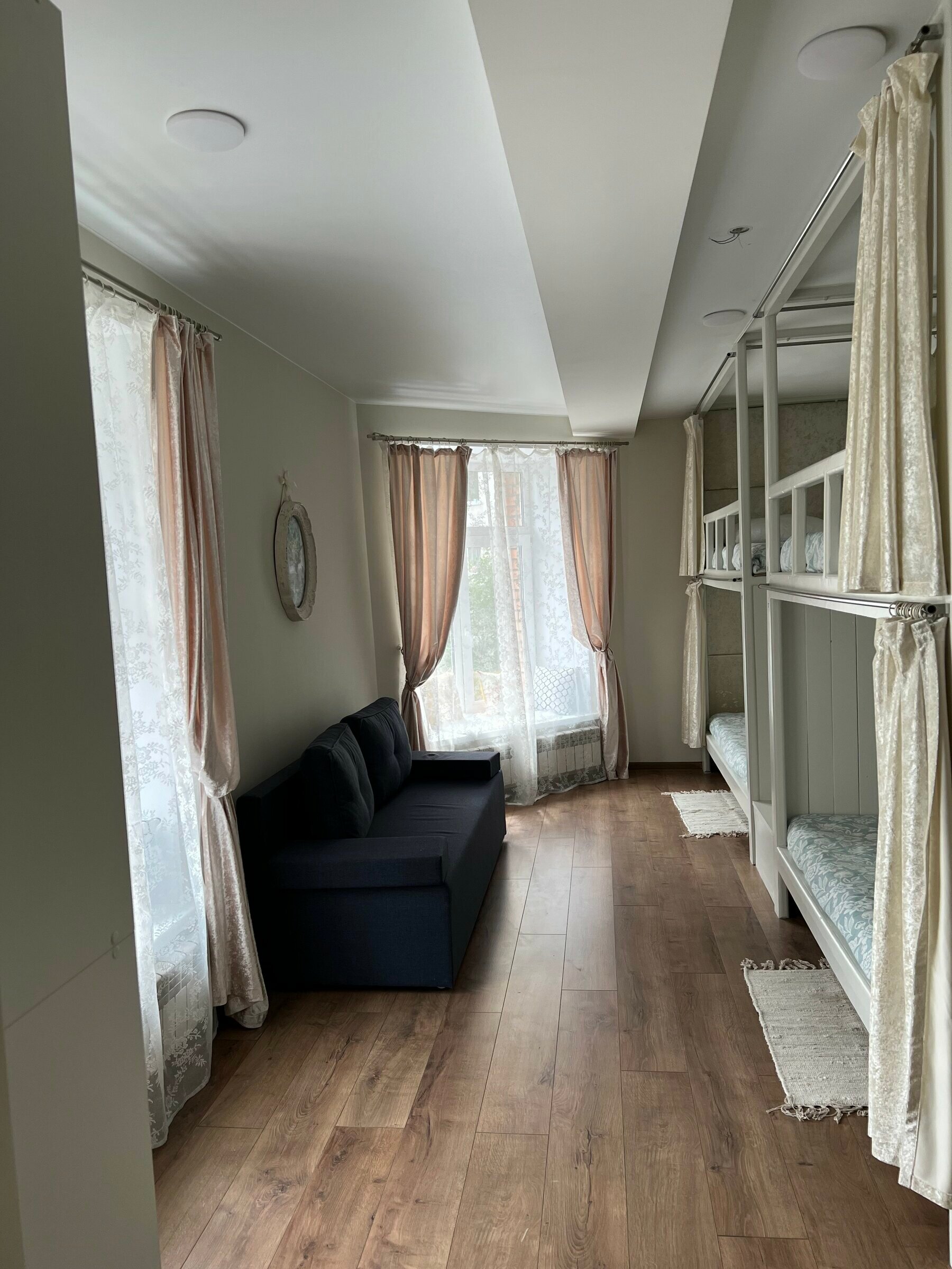 Кровать в общем номере для женщин с 4 кроватями