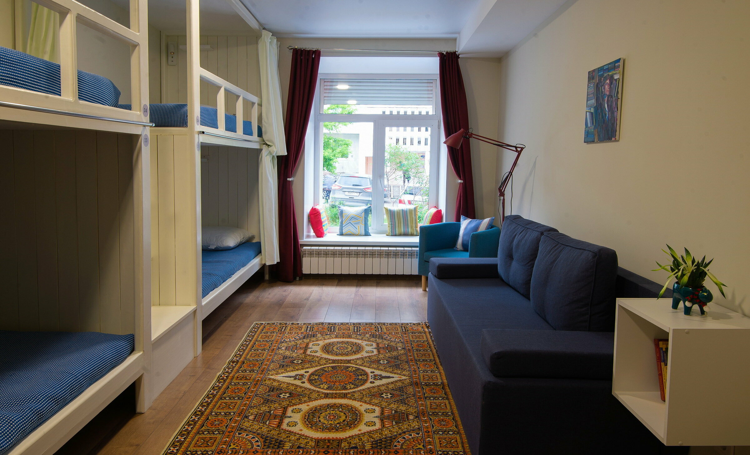 Кровать в общем 4-местном номере для мужчин и женщин