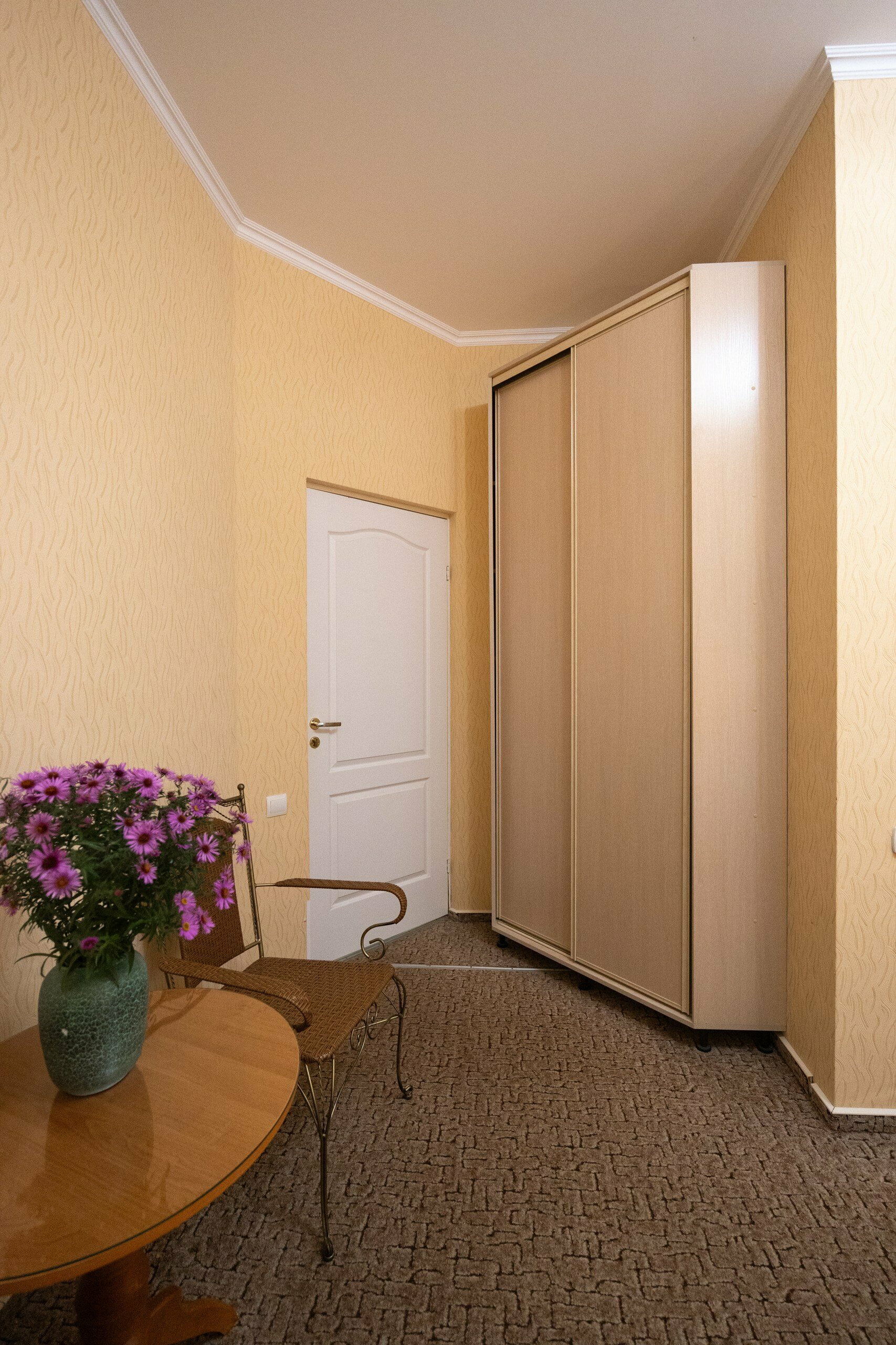 Улучшенное двухместное размещение +доп.место ( 2 отдельные кровати+диван)