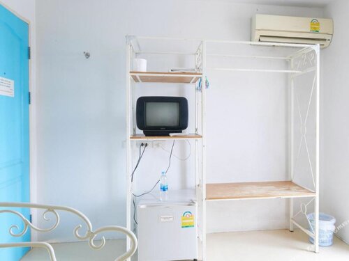 Single Room в Roof View Place