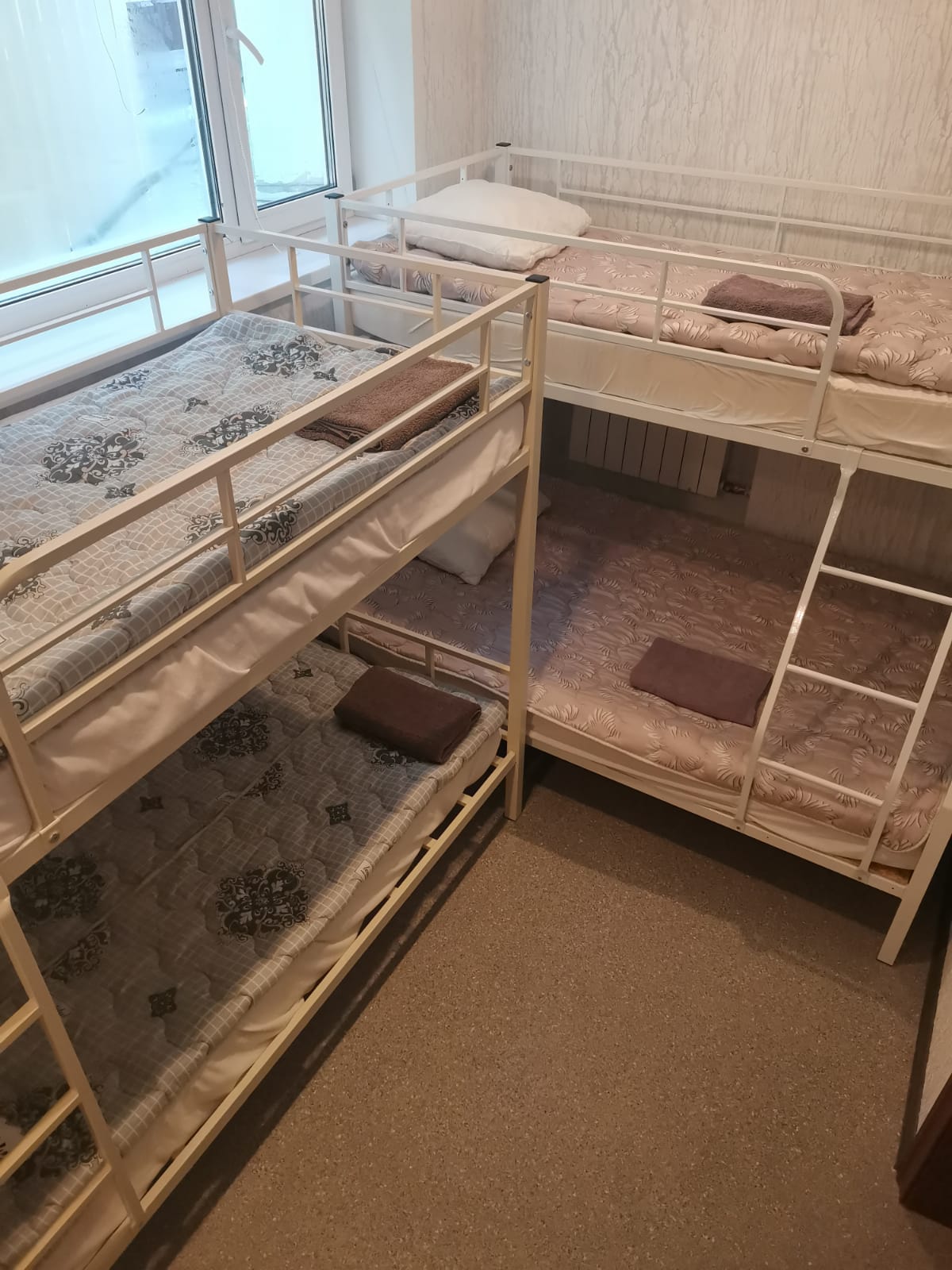 Кровать в общем 6-местном номере для женщин