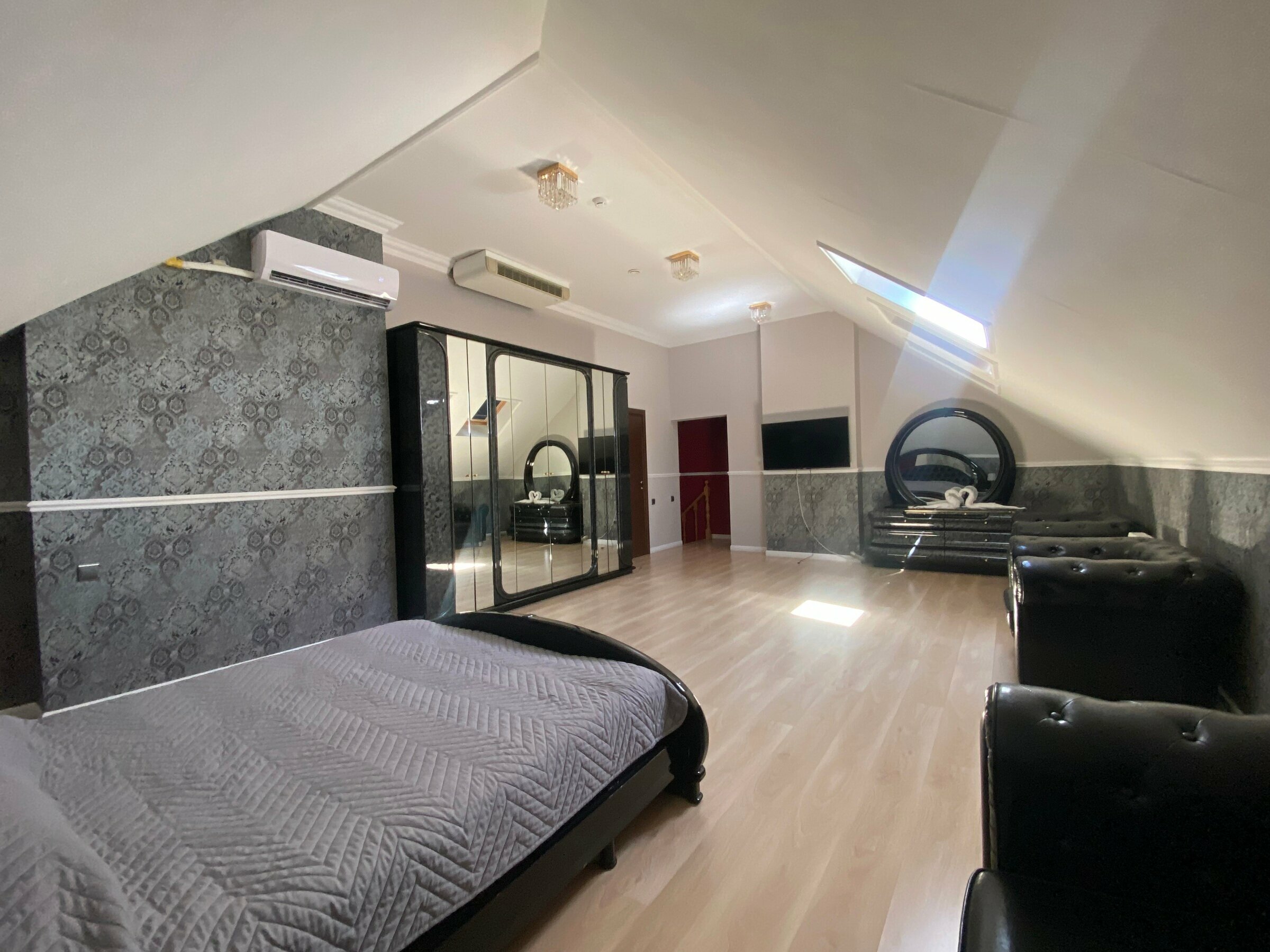 Двухуровневый четырехместный номер