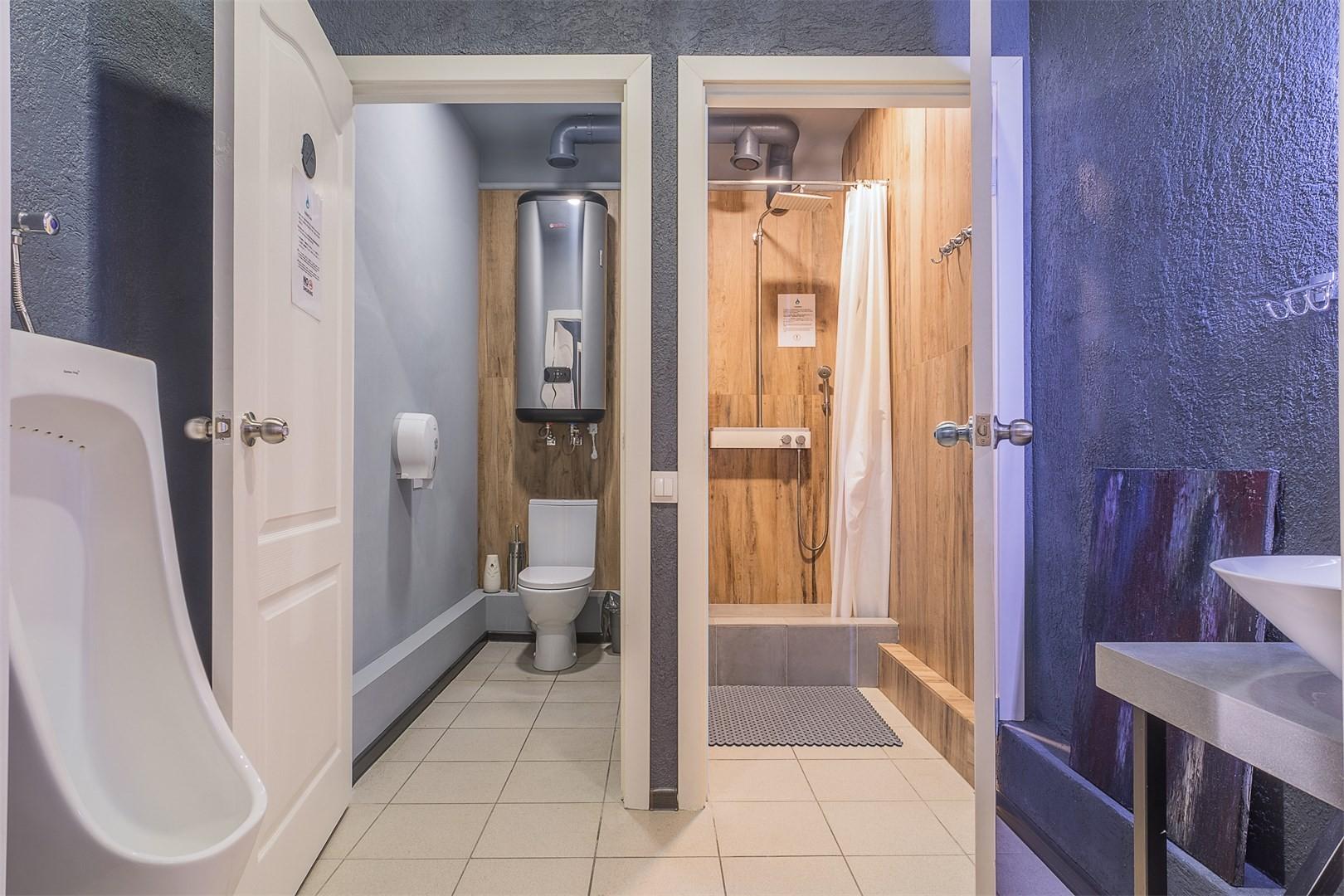 Двухместный номер с 1 кроватью и общей ванной комнатой