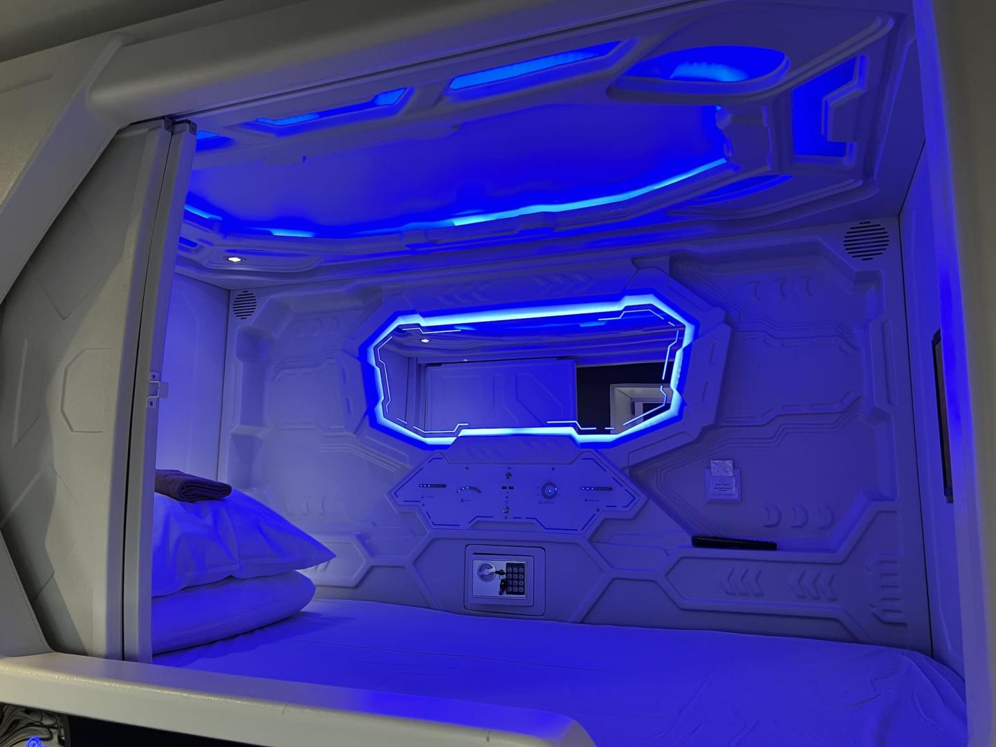 Женская капсула