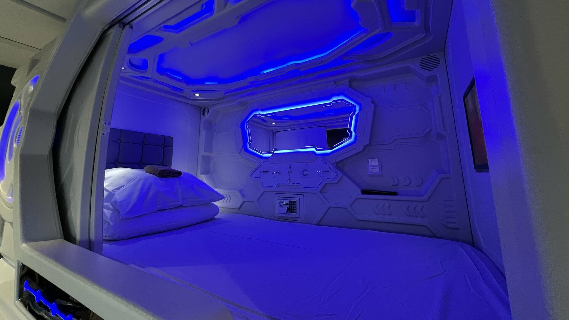 Женская капсула