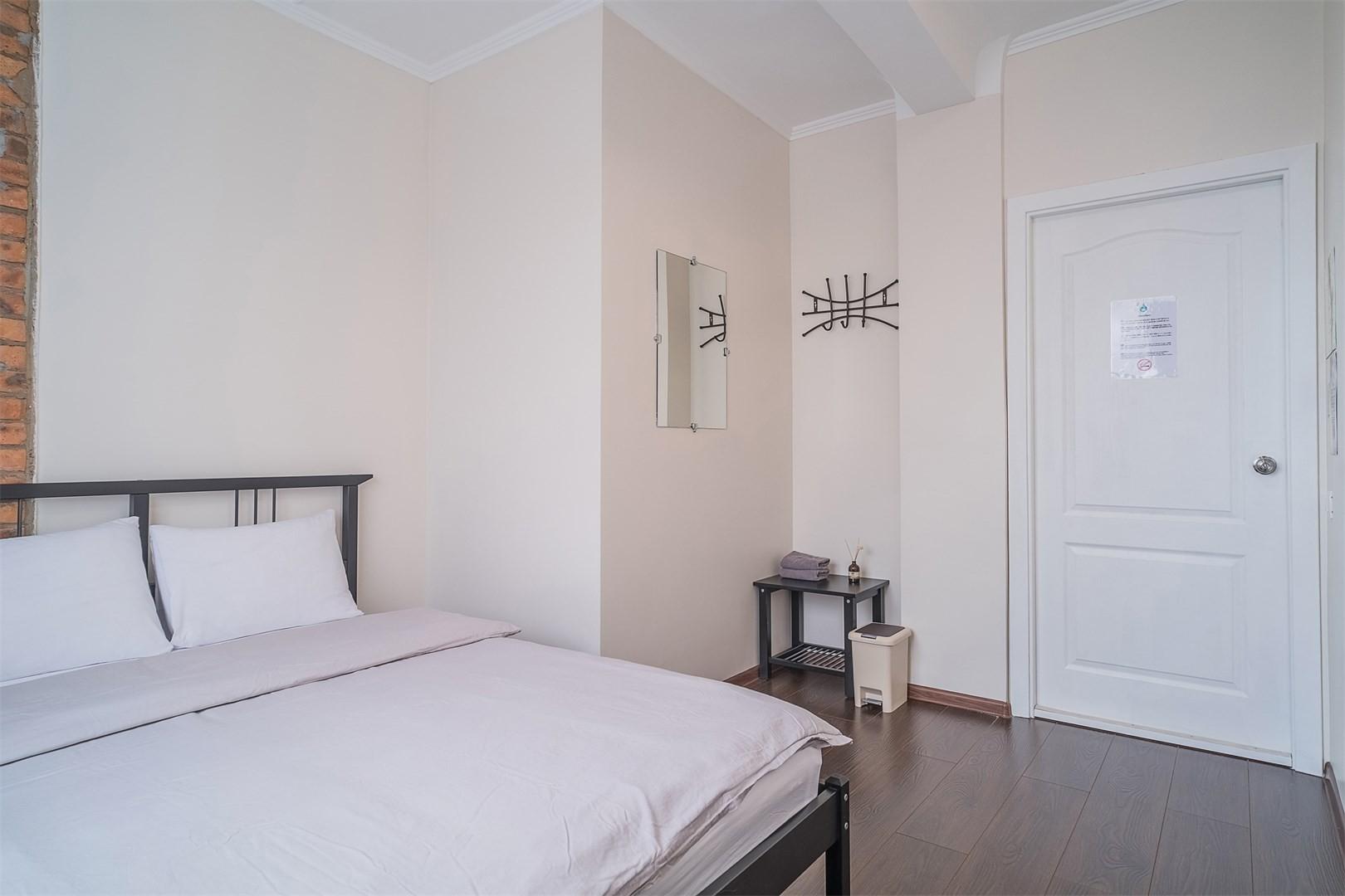 Двухместный номер с 1 кроватью и общей ванной комнатой