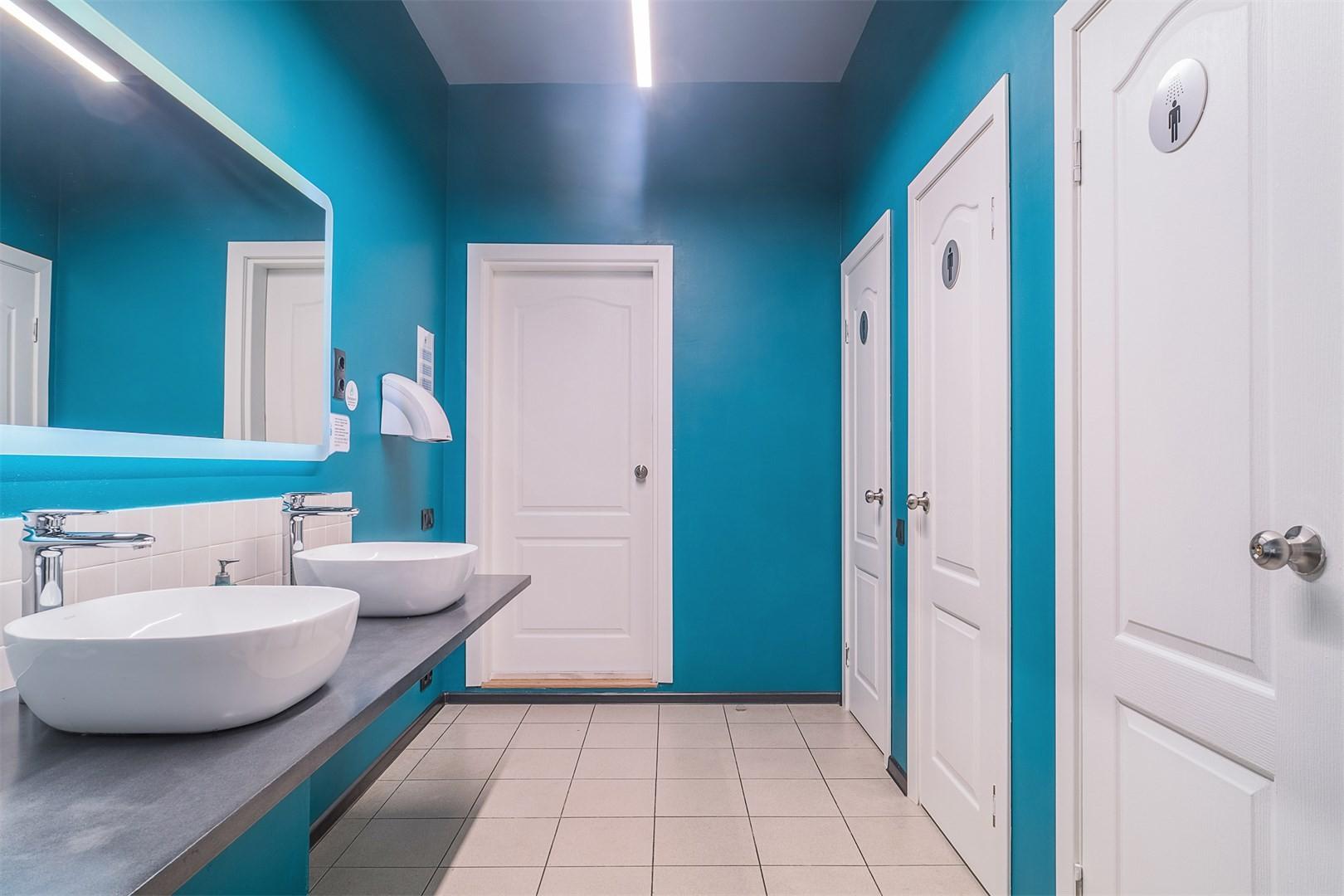 Кровать в общем номере для мужчин с 4 кроватями