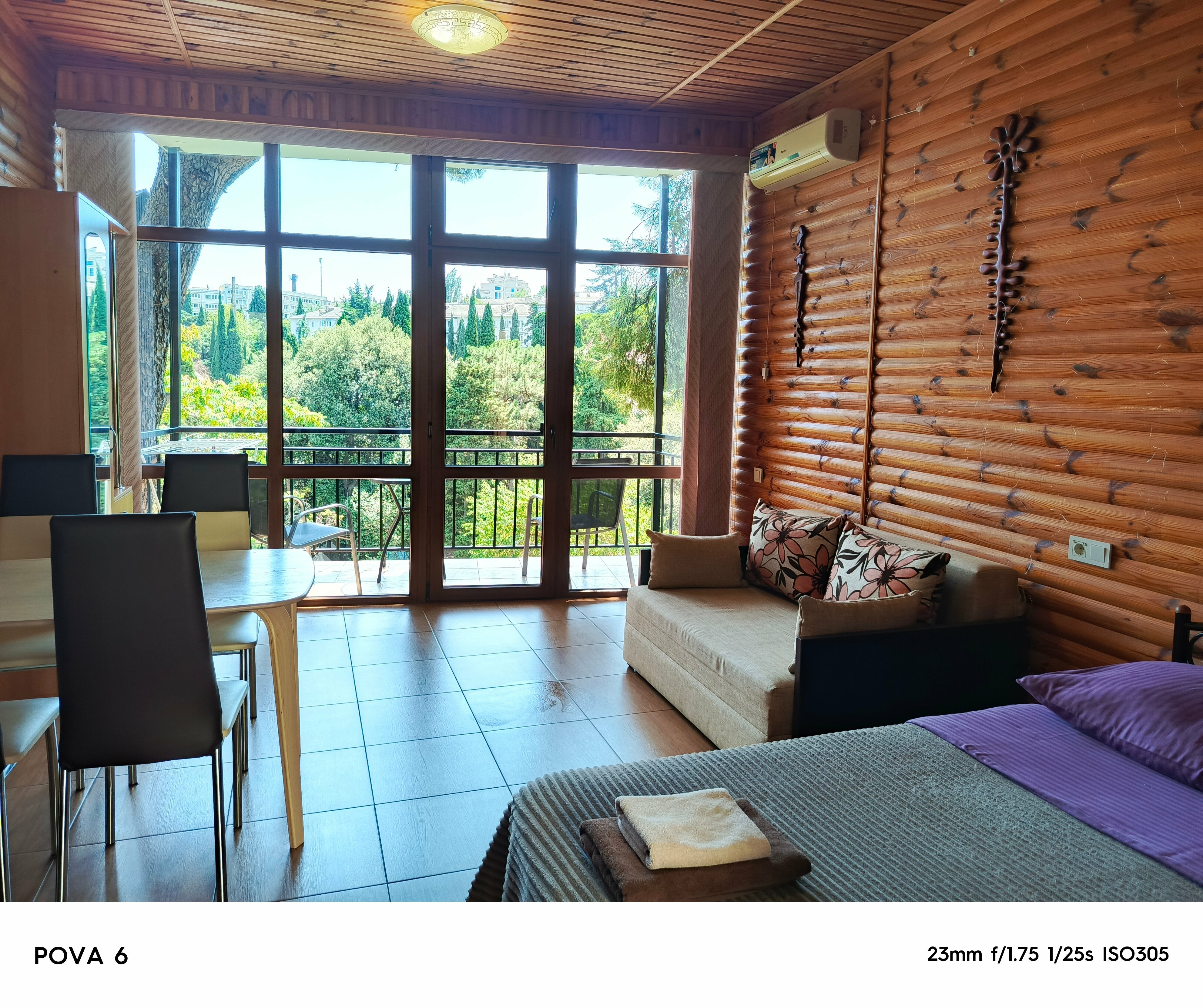 Студия сбалкономи панорамнымиокнами