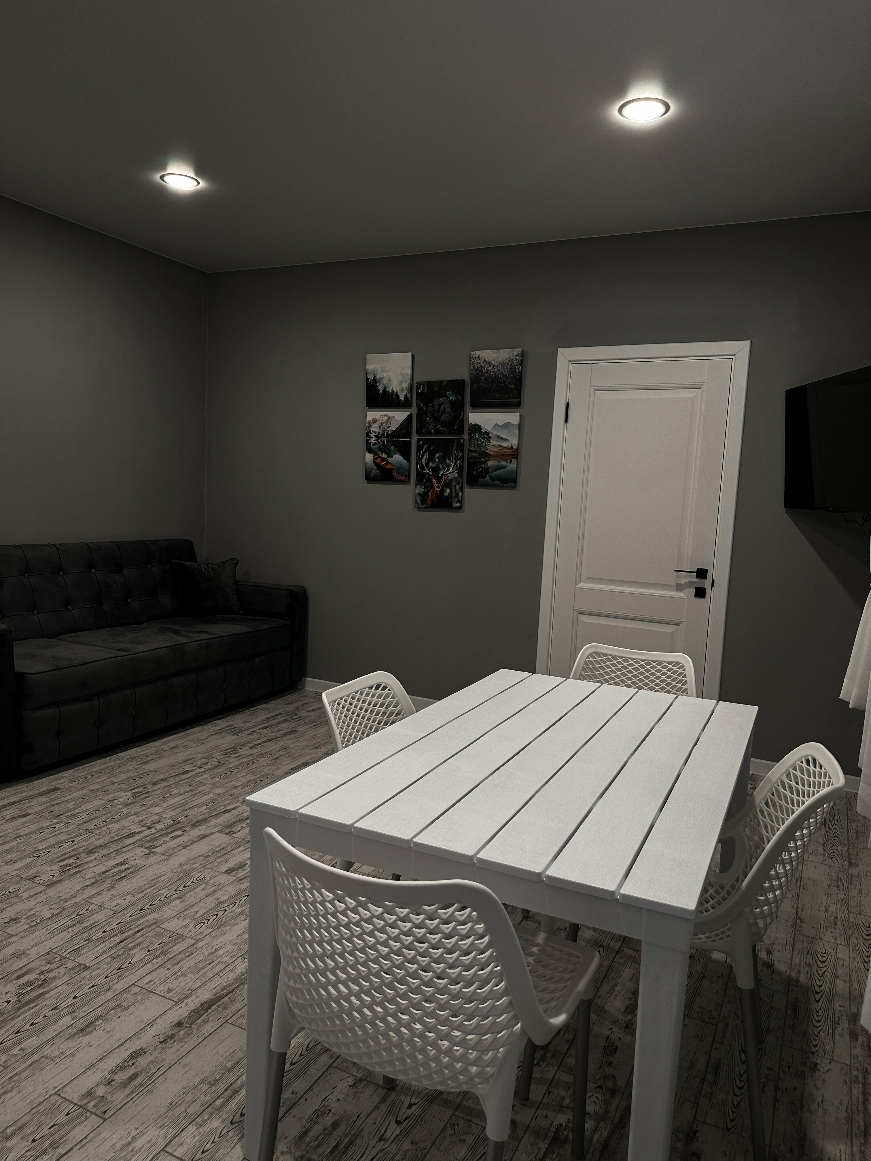 Маленький серый