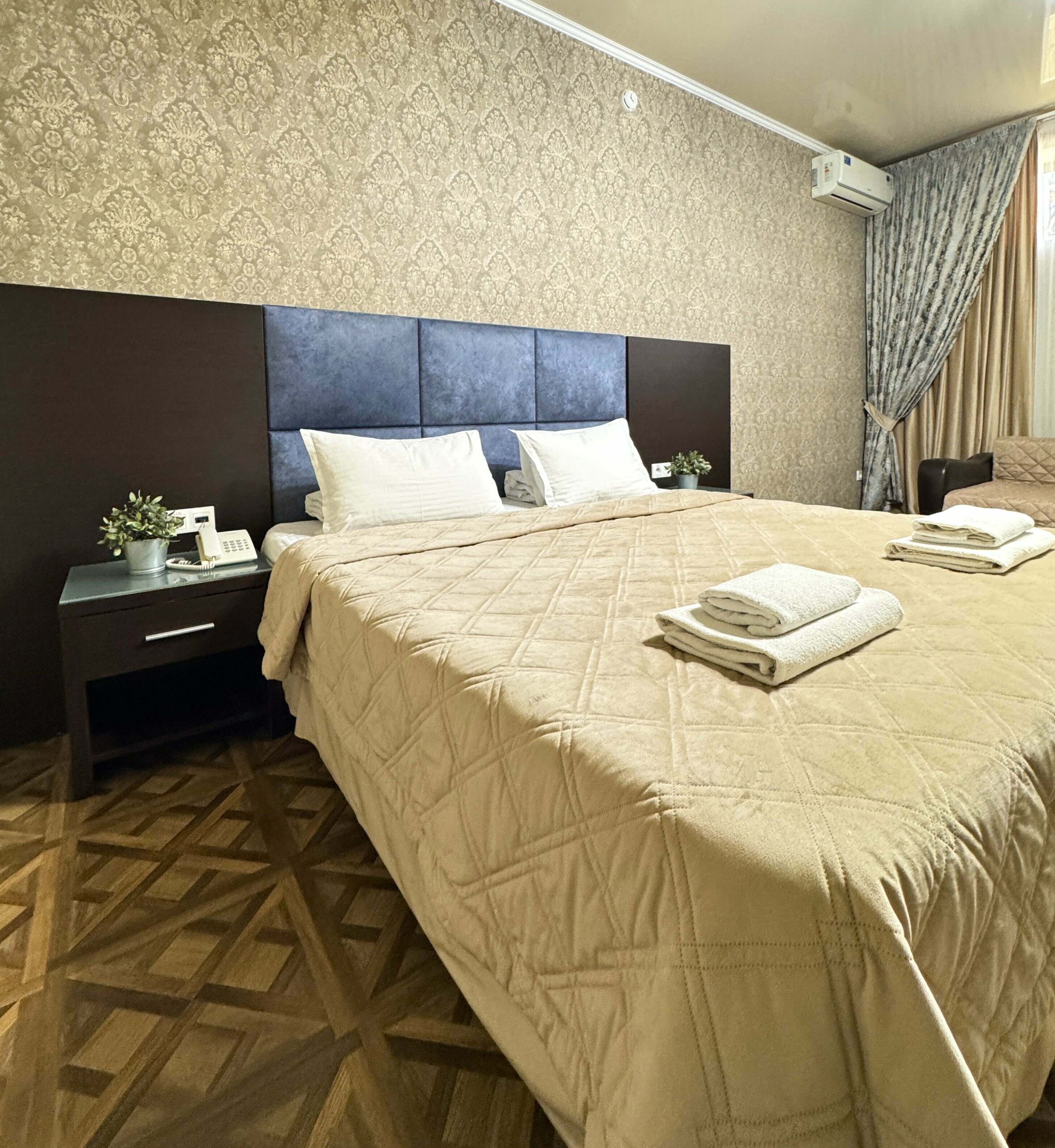 "Семейный" deluxe четырехместный (цокольный этаж)