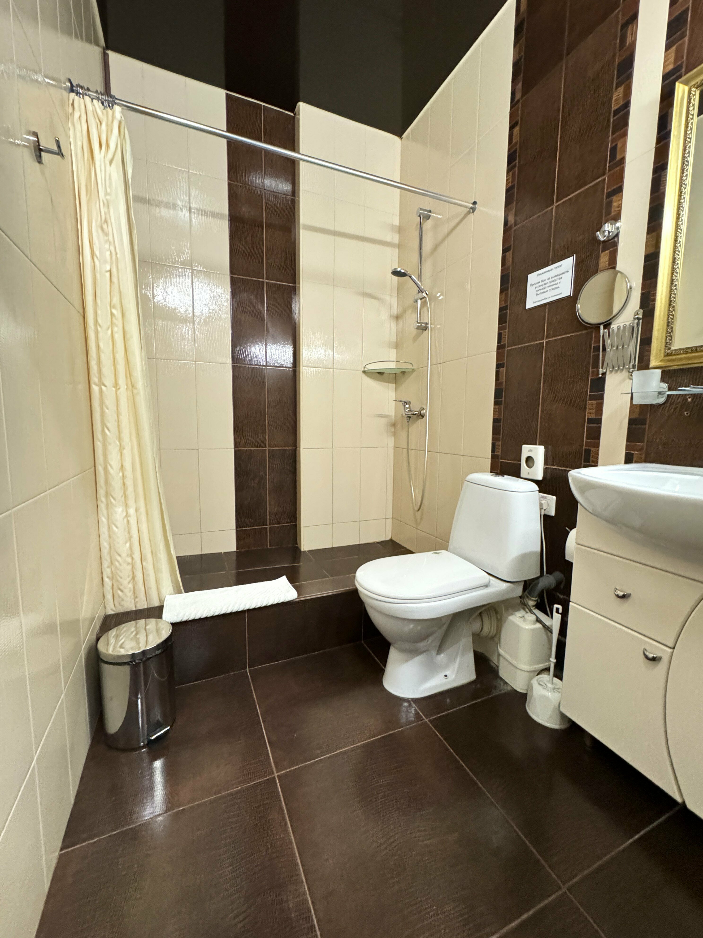 Двухкомнатный семейный номер deluxe (цокольный этаж)