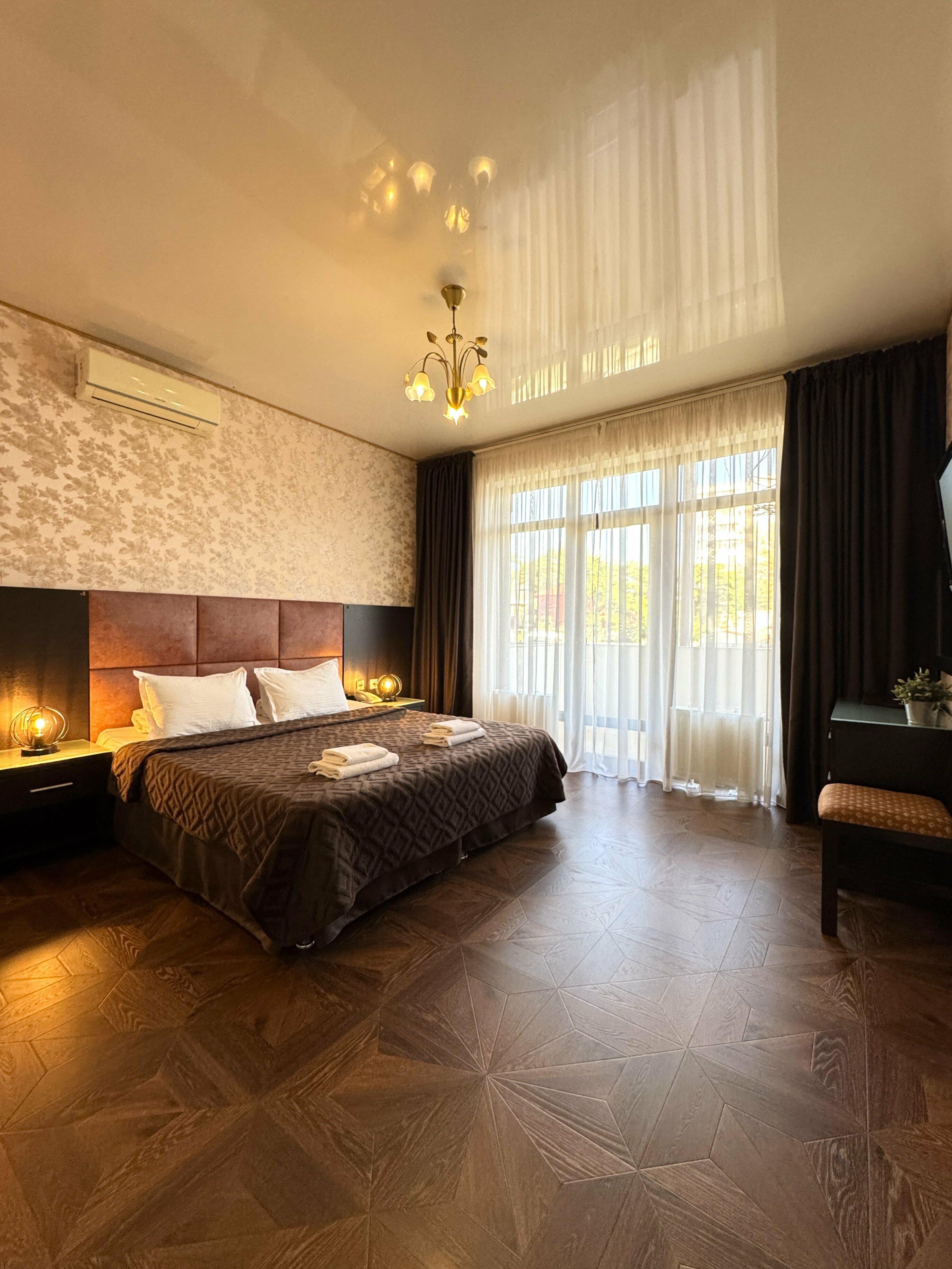 Двухкомнатный апартамент с кухней и большой террасой (1 этаж)